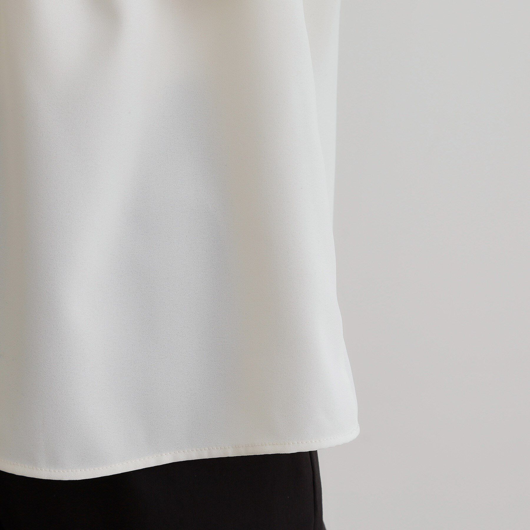 grove「【華やか】パール調ピン付きボウタイブラウス」|シャツ・ブラウス|