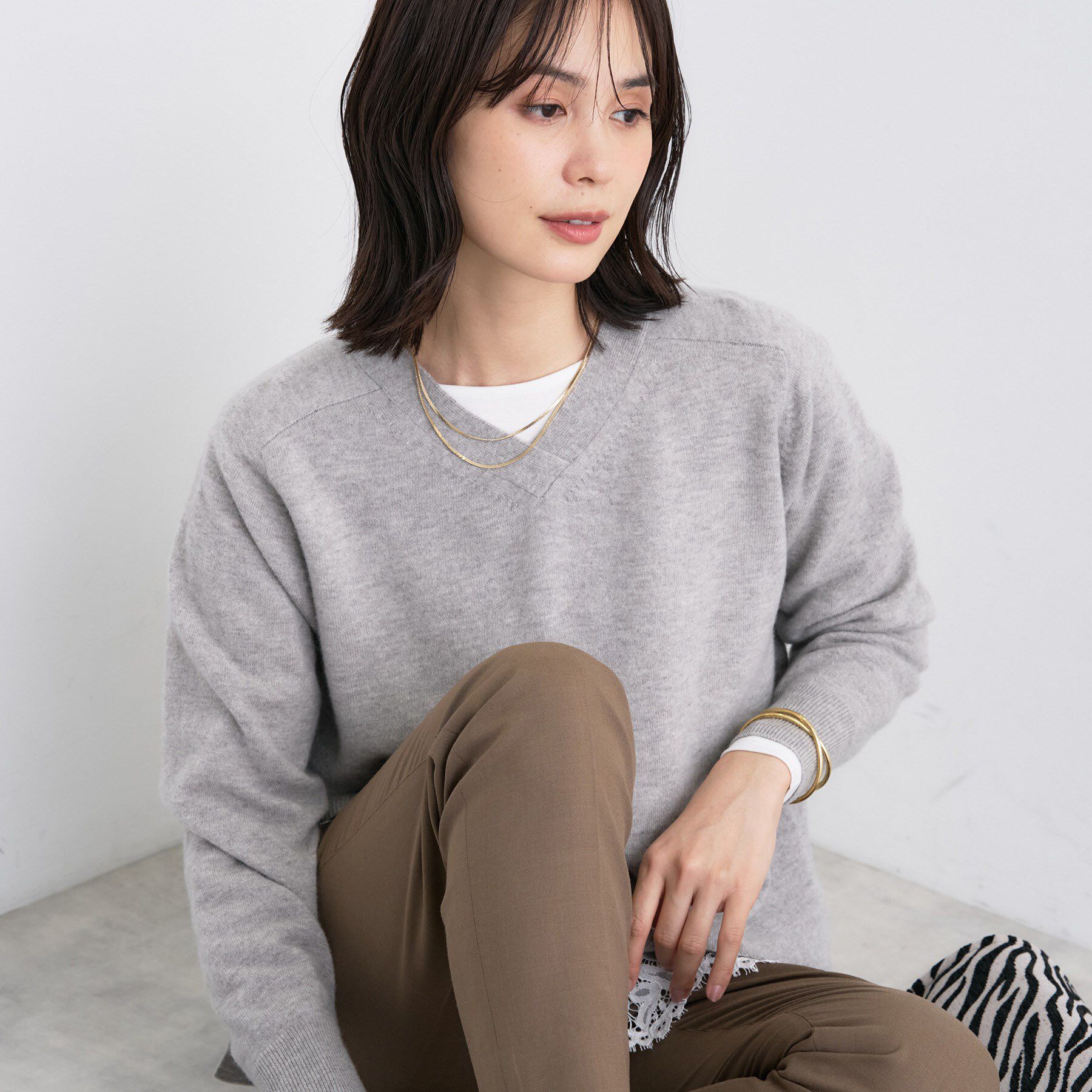 INDIVI「【洗える／チュニック丈／カシミヤ混】スリットデザインVネックニット」|ニット・セーター|