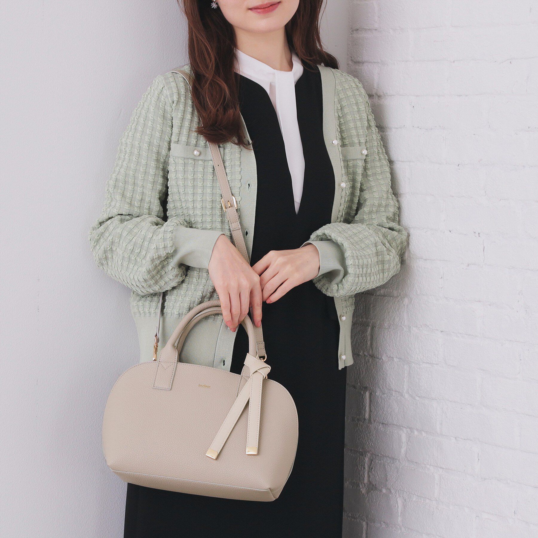 index「軽量合皮バイカラーミドルボストンバッグ【2WAY】」|ボストンバッグ|グレージュ(050)