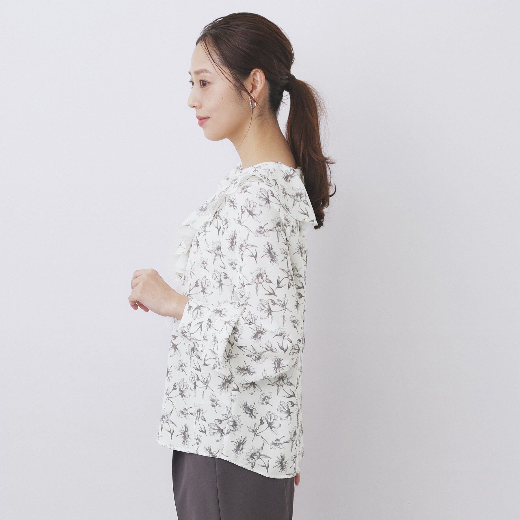 index「ラッフルフリルフラワーアソート【洗濯機OK／イージーアイロン】」|シャツ・ブラウス|