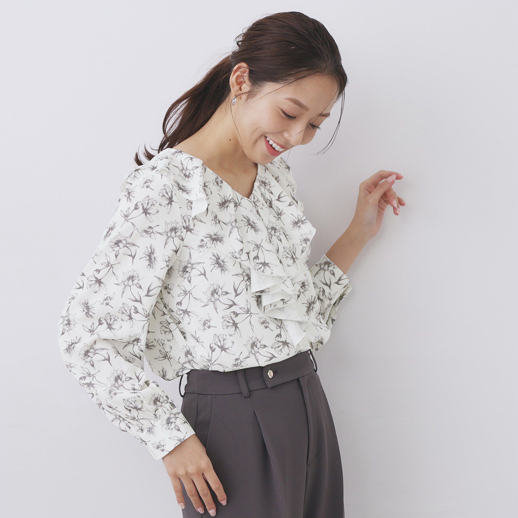 index「ラッフルフリルフラワーアソート【洗濯機OK／イージーアイロン】」|シャツ・ブラウス|