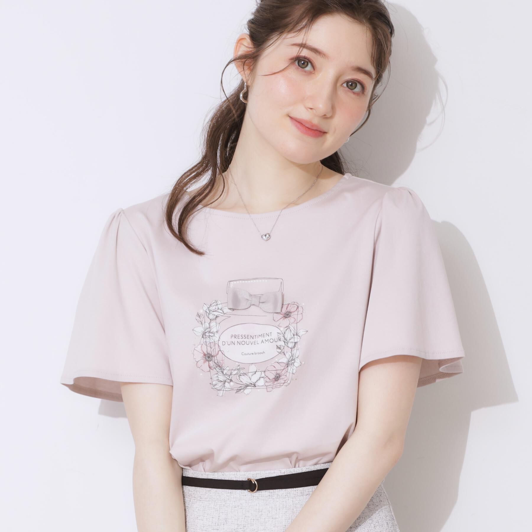 Couture broach「【接触冷感・UVカット】パフュームプリントTシャツ」|Tシャツ・カットソー|ライトピンク(070
