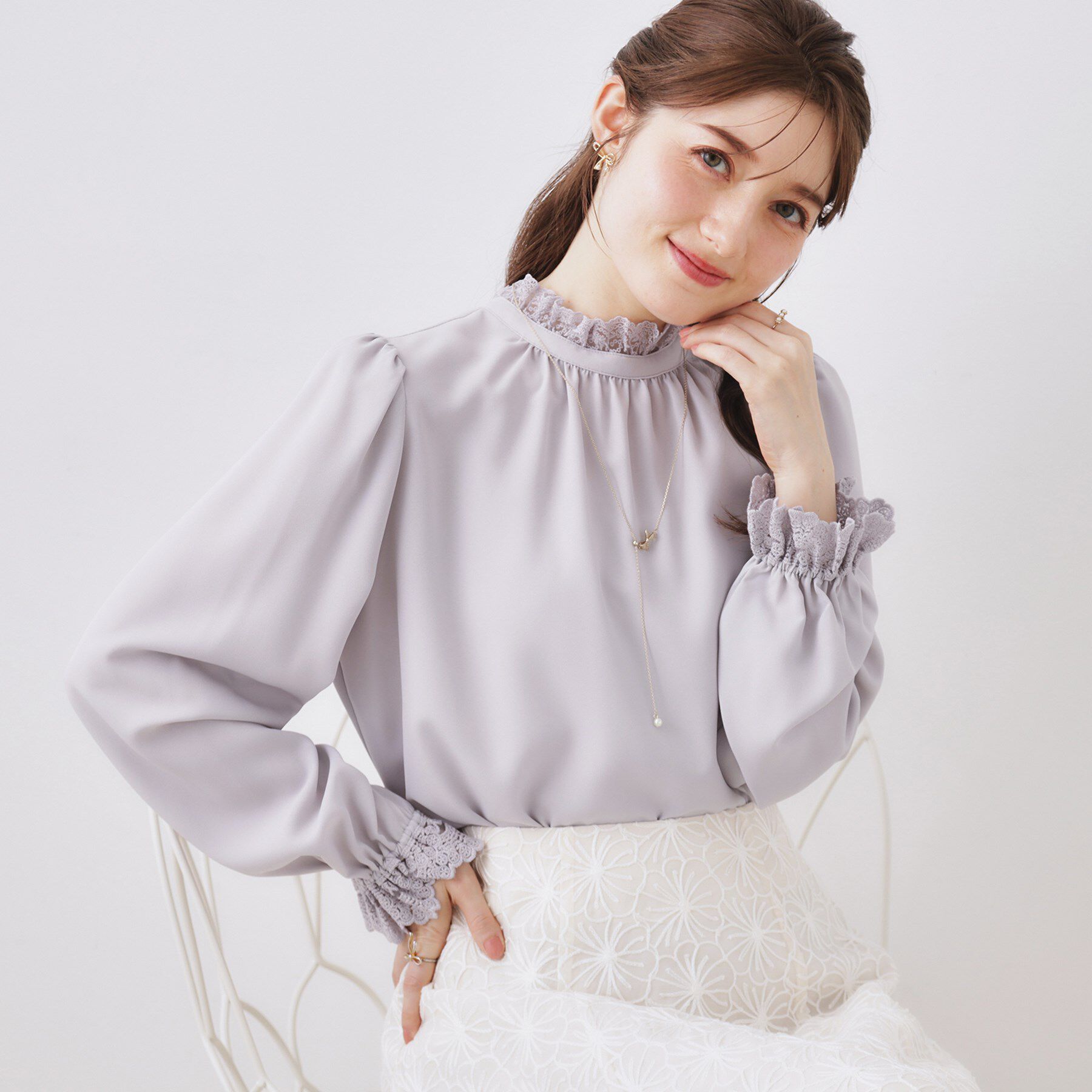 Couture broach「【前後2WAY】エンブロレースブラウス」|シャツ・ブラウス|ライトグレー(011