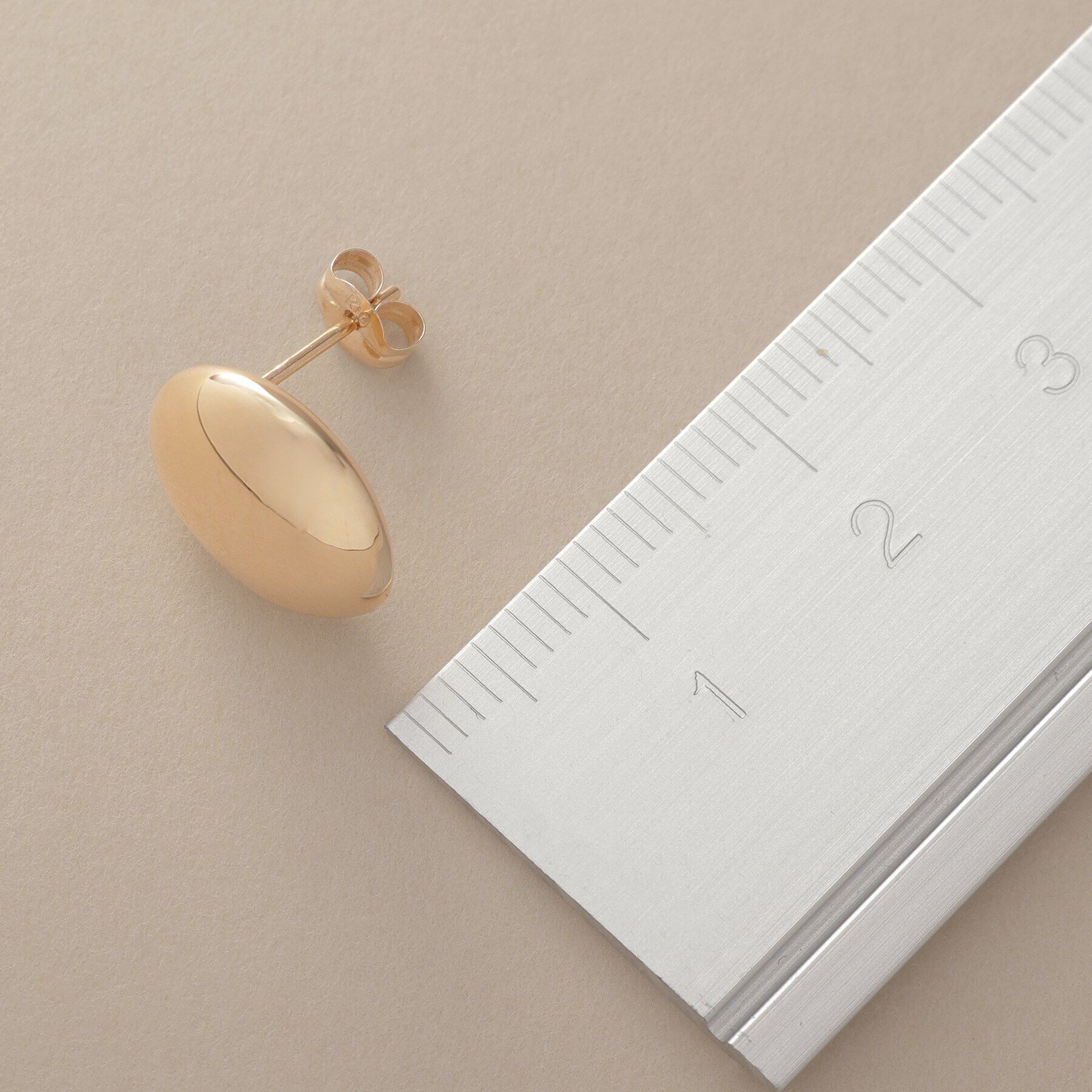 COCOSHNIK「K10中空Dシェイプ ピアス」|ピアス|