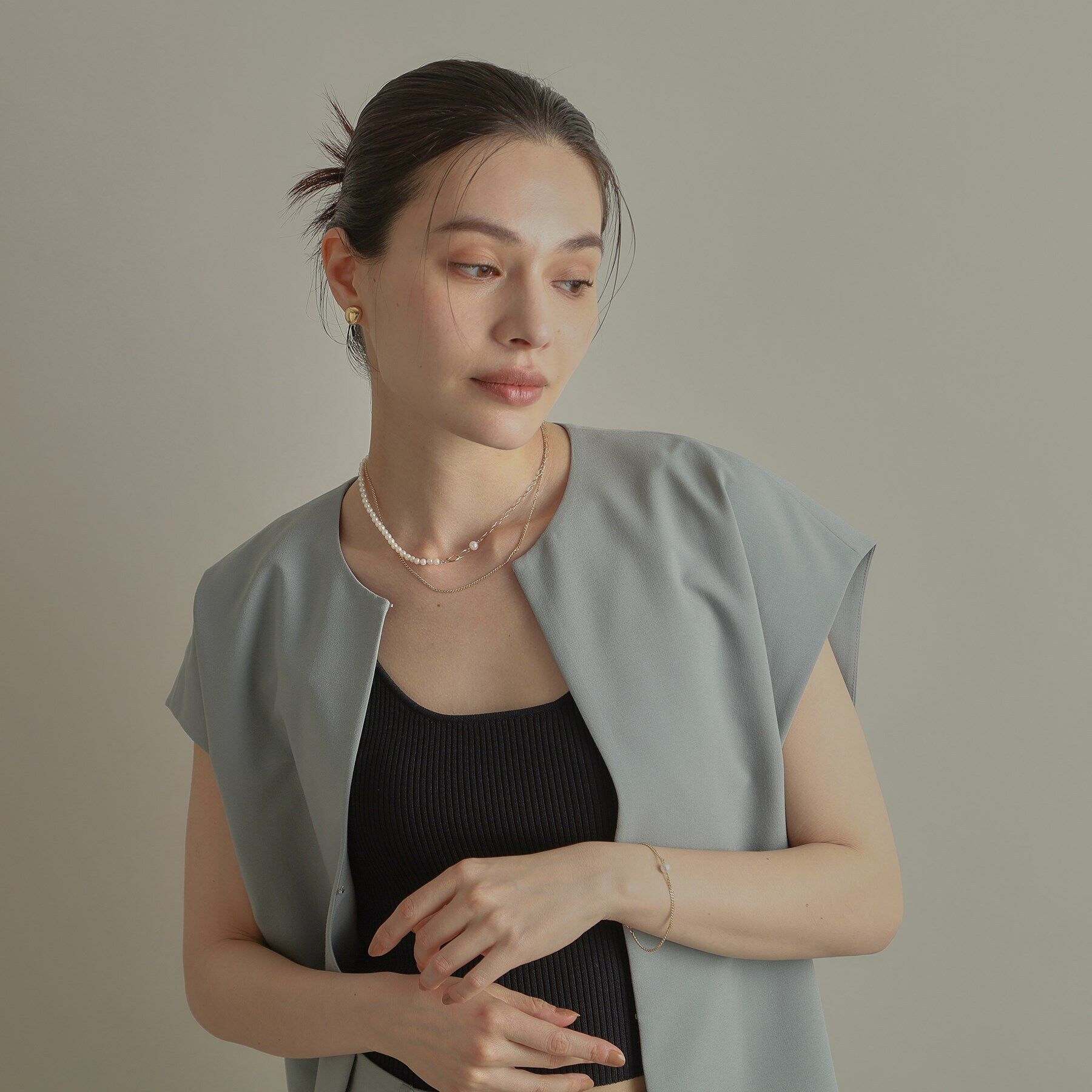 COCOSHNIK「K10中空Dシェイプ ピアス」|ピアス|