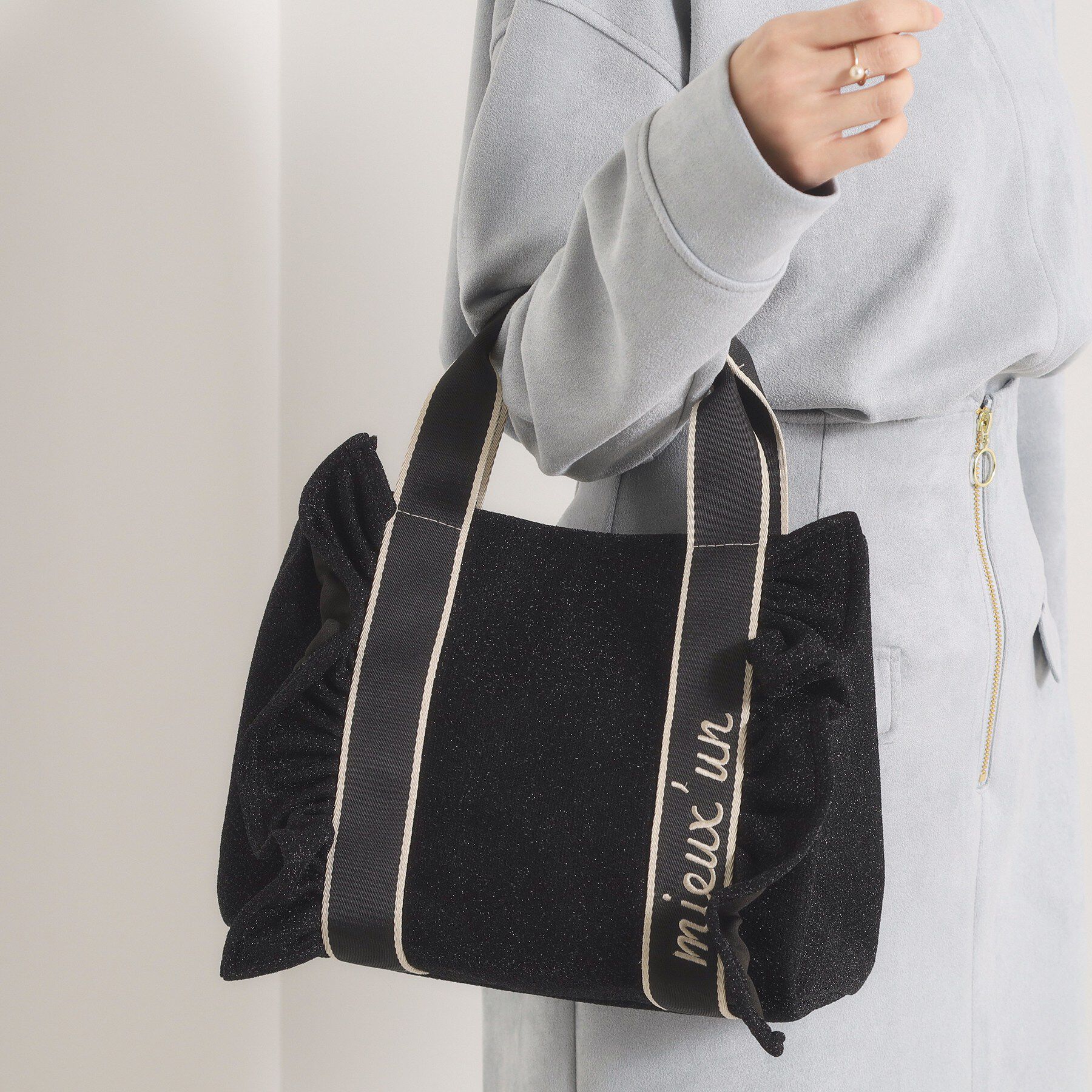 ITS&rsquo;DEMO「フリルテープミニトート」|ハンドバッグ|ブラック(019)