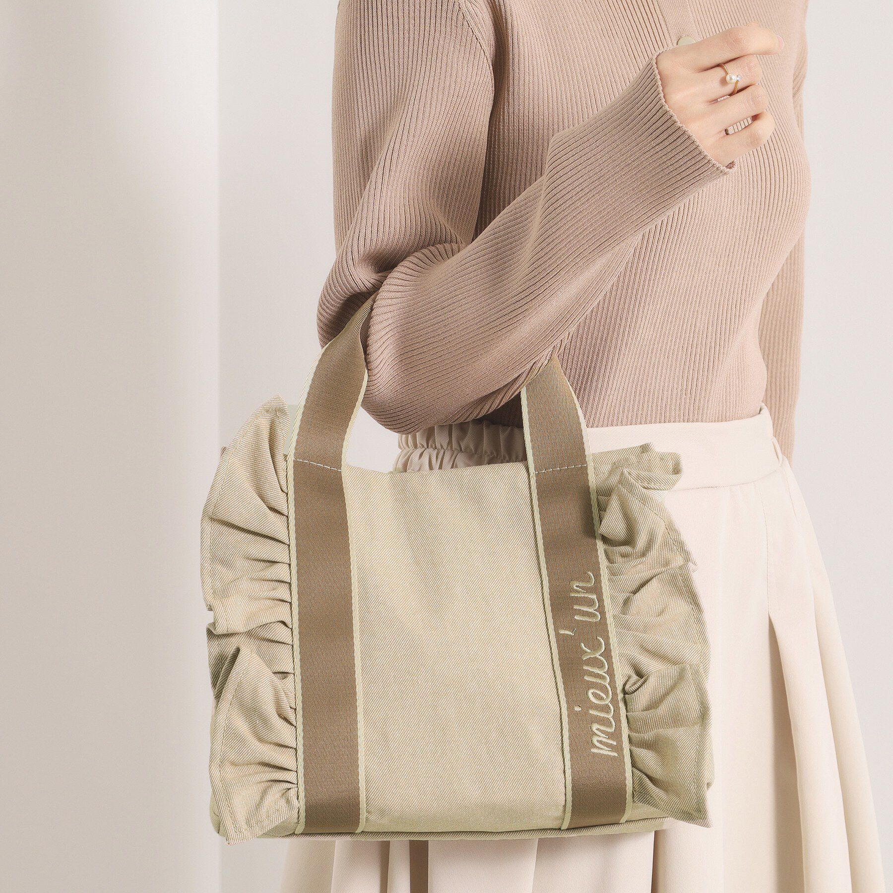 ITS&rsquo;DEMO「フリルテープミニトート」|ハンドバッグ|ベージュ(052)