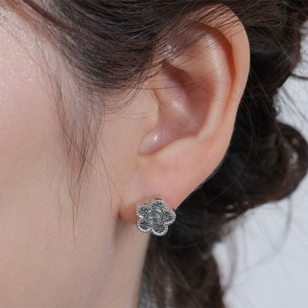 MARY QUANT「シリコンデイジーデュオ ピアス」|ピアス|