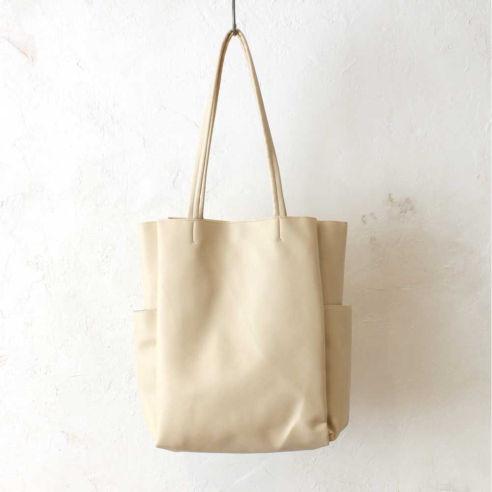 BACKYARD FAMILY「トートバッグ レディース a4 通販 トート 手提げ鞄 手提げ 6ポケット A4 合皮 使いやすい」|トートバッグ|ホワイト1