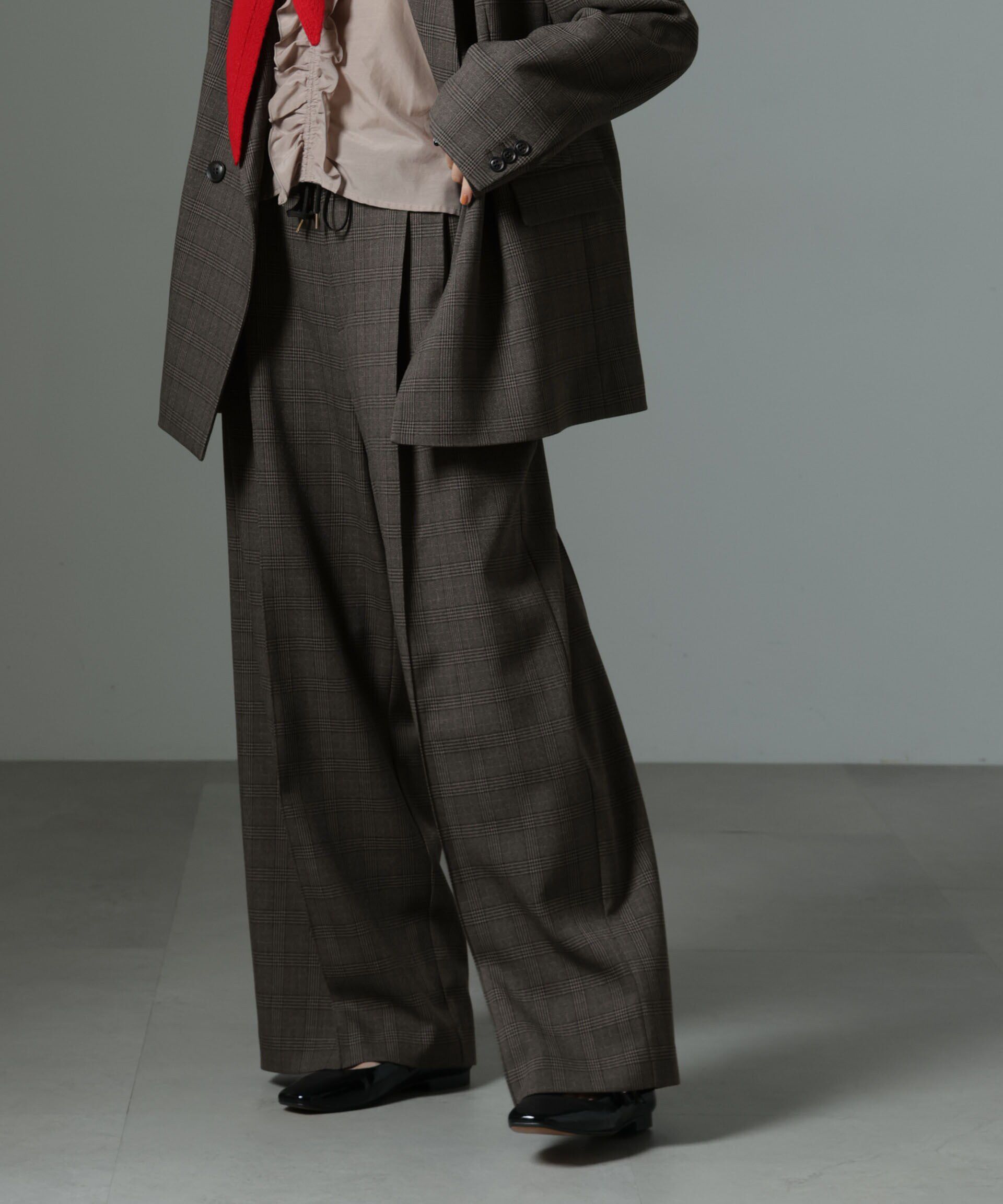 nano･universe「ストレッチサージピンタックイージーワイドパンツ（セットアップ可）」|チノ|