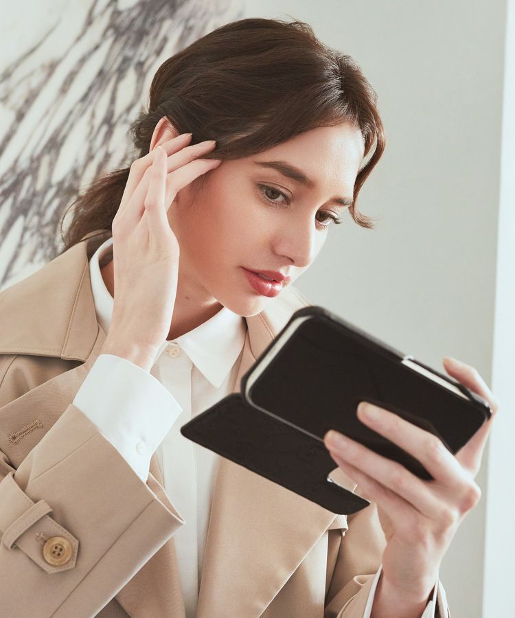 Maison de FLEUR「カードポケットミラー付きアイフォン16ケース」|モバイルケース|