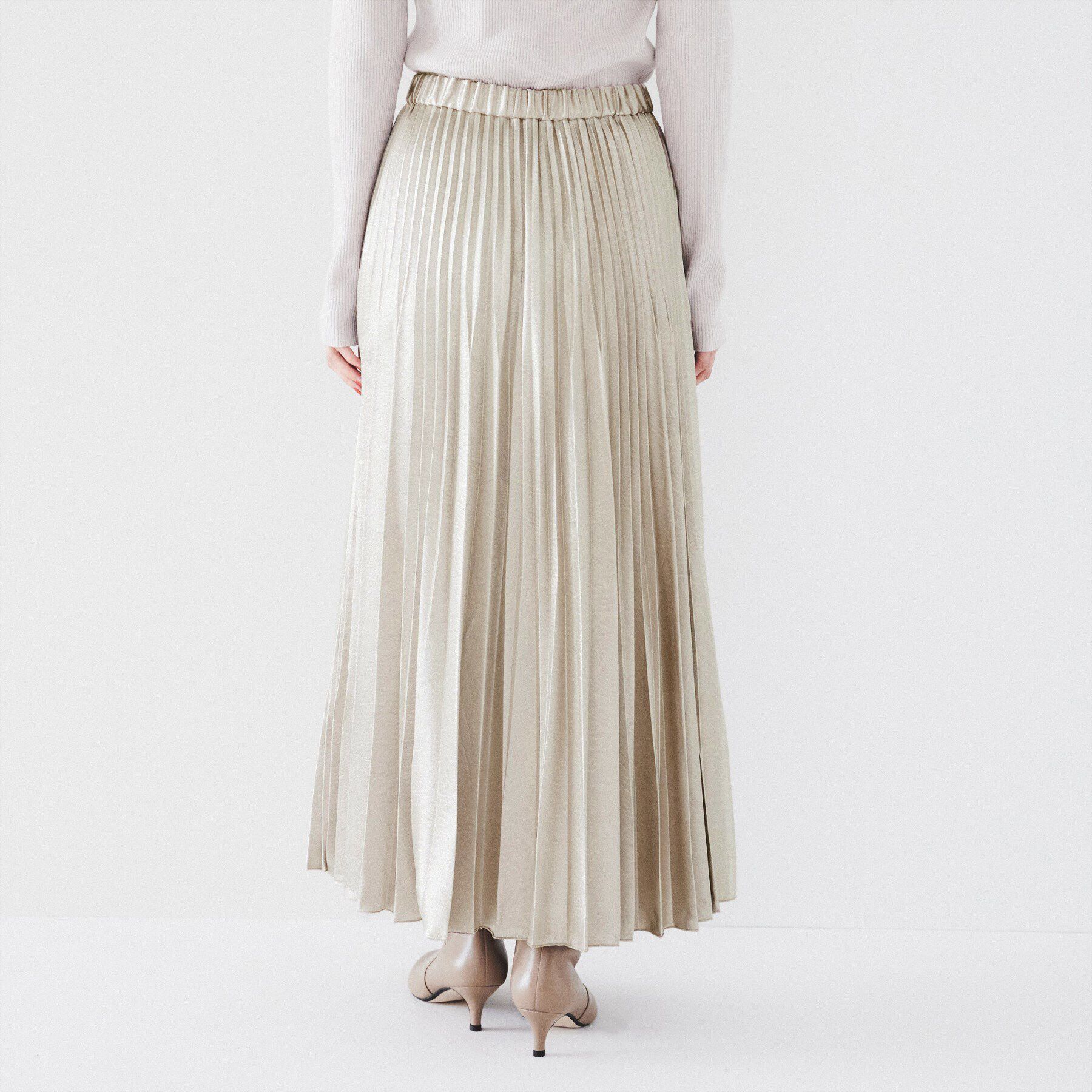 UNTITLED「【ウエストゴム/光沢感/洗える】エンボスサテンプリーツスカート」|スカート|