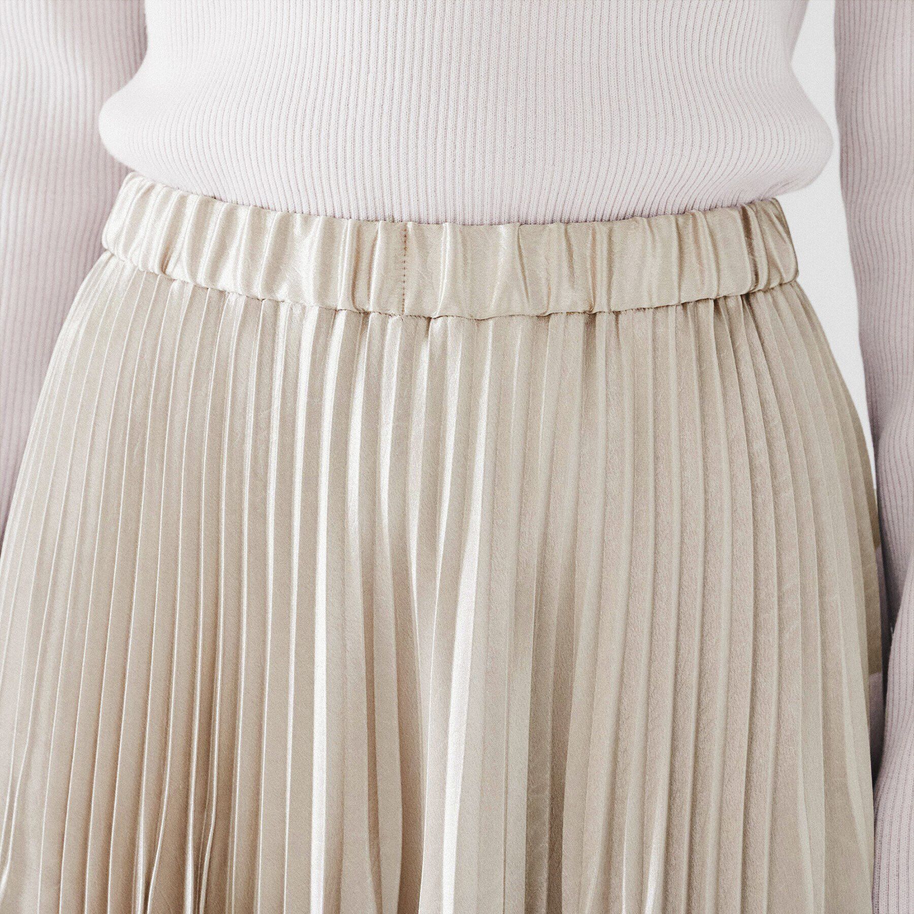 UNTITLED「【ウエストゴム/光沢感/洗える】エンボスサテンプリーツスカート」|スカート|