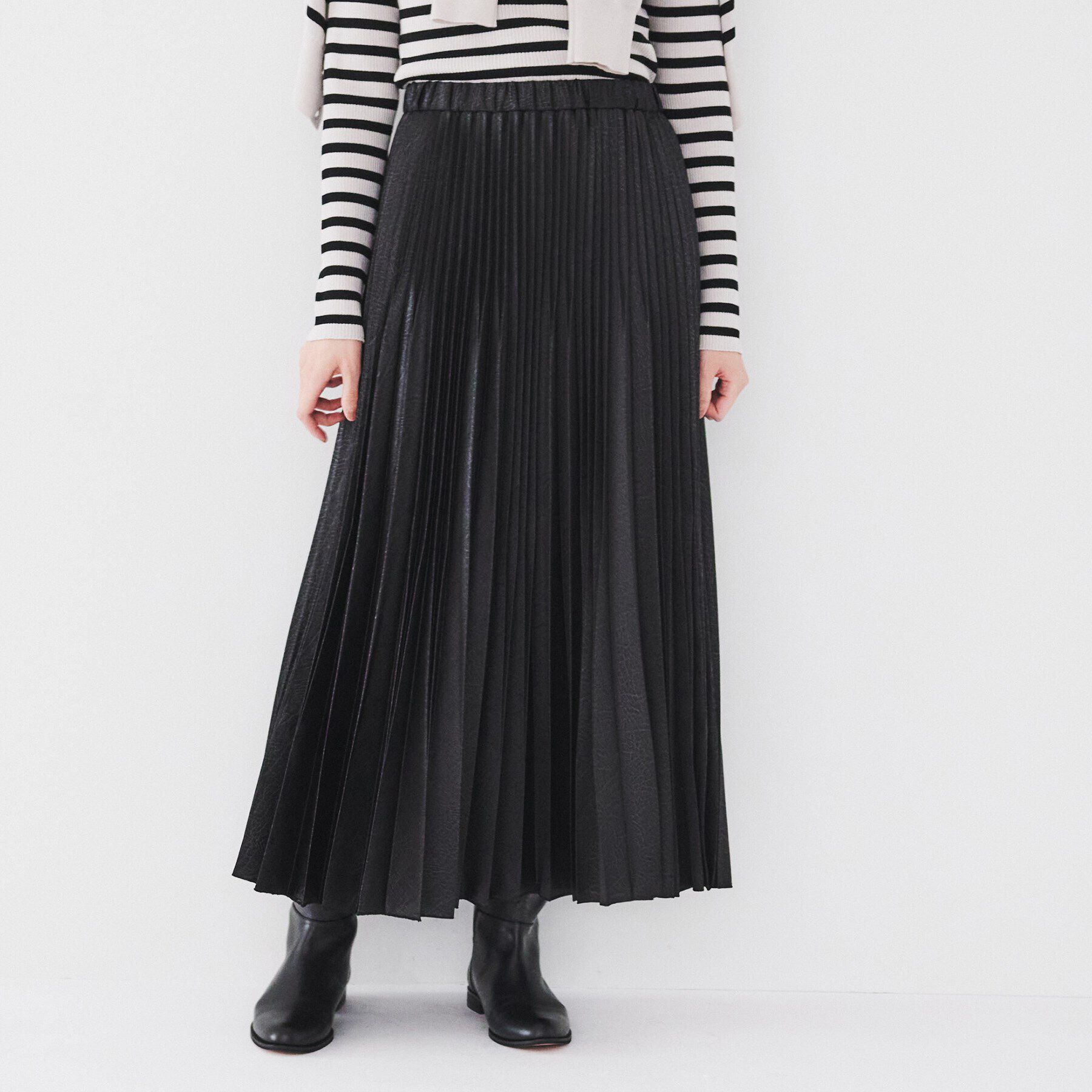 UNTITLED「【ウエストゴム/光沢感/洗える】エンボスサテンプリーツスカート」|スカート|