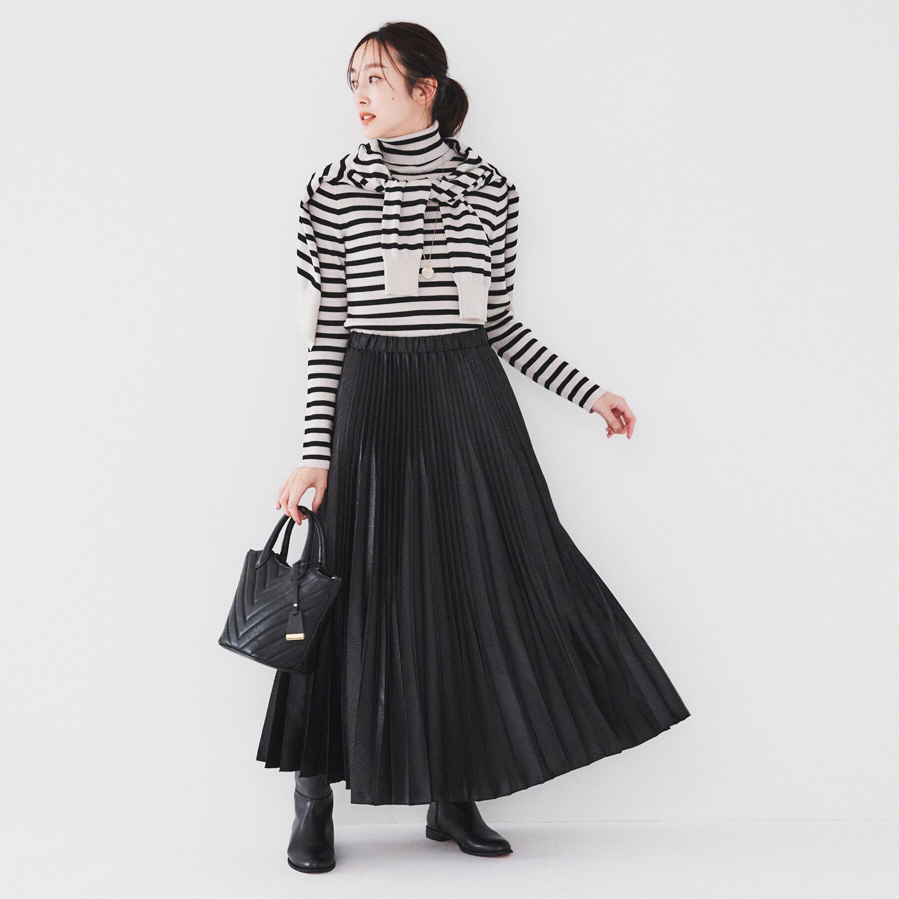 UNTITLED「【ウエストゴム/光沢感/洗える】エンボスサテンプリーツスカート」|スカート|