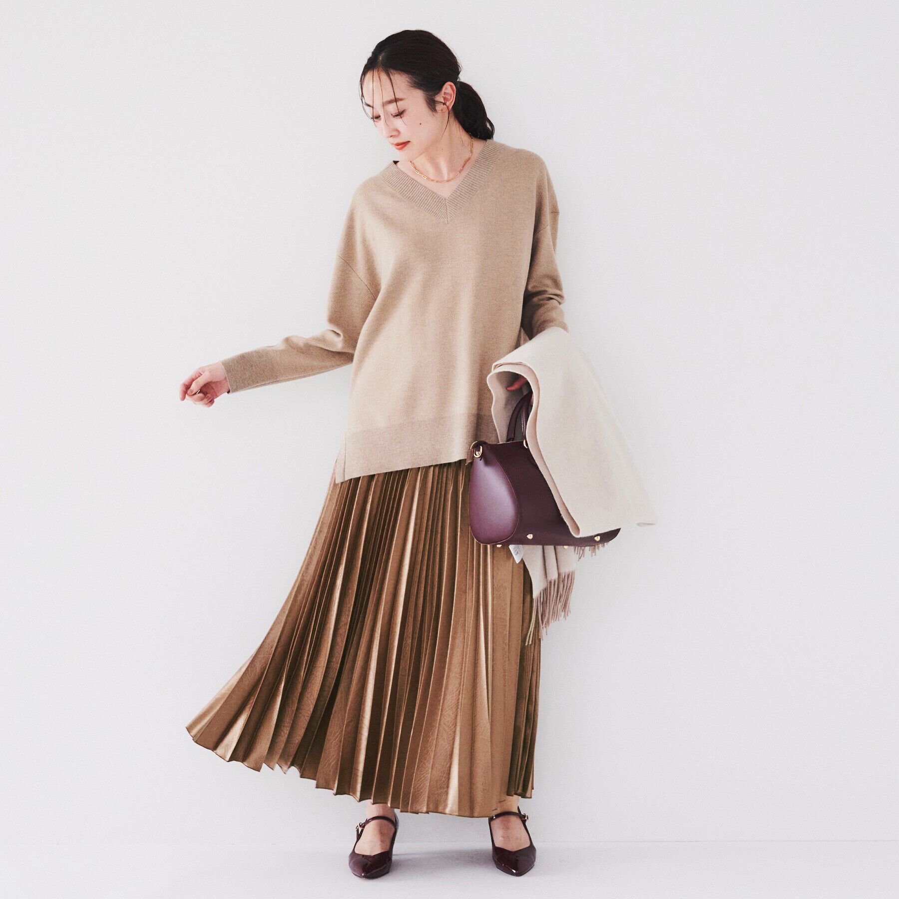 UNTITLED「【ウエストゴム/光沢感/洗える】エンボスサテンプリーツスカート」|スカート|