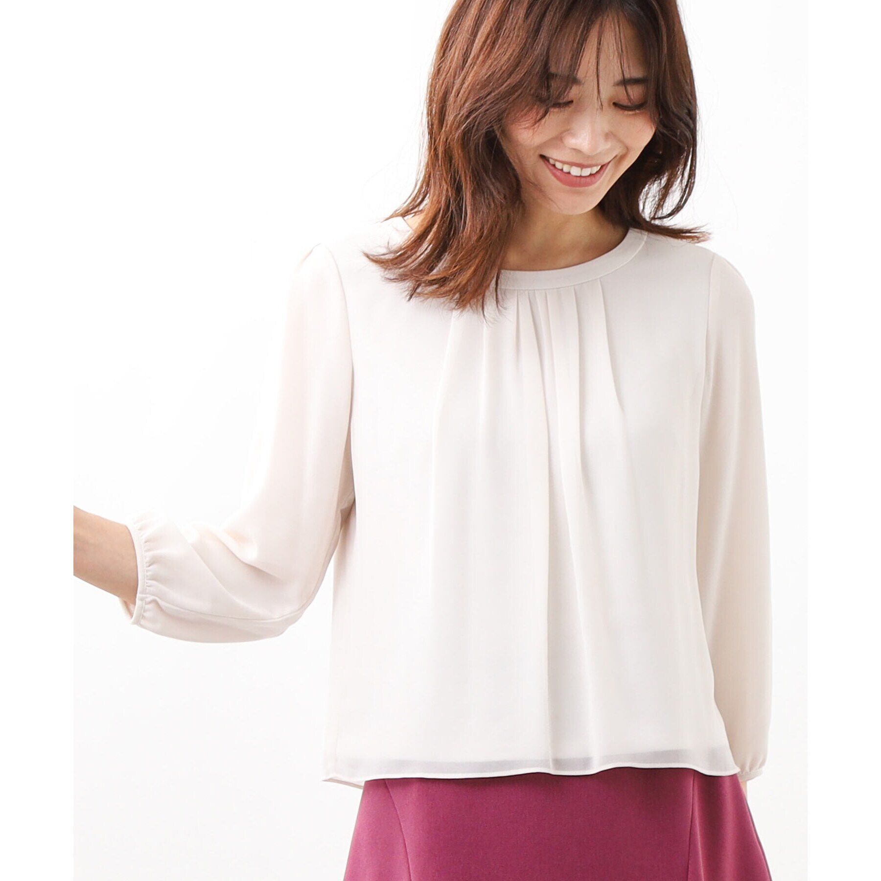 Reflect「【ジャケットのインナーにおすすめ】タックディティールブラウス」|シャツ・ブラウス|グレージュ(050)