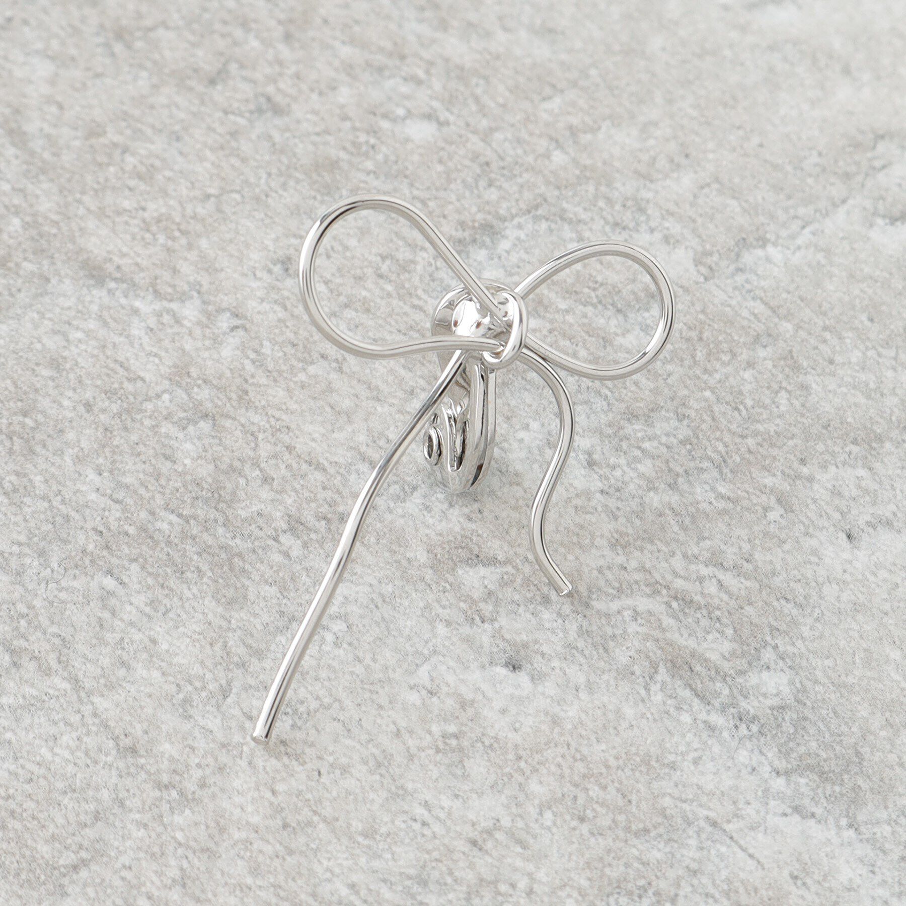 grove「痛くなりにくい メタルリボンイヤリング」|イヤリング|