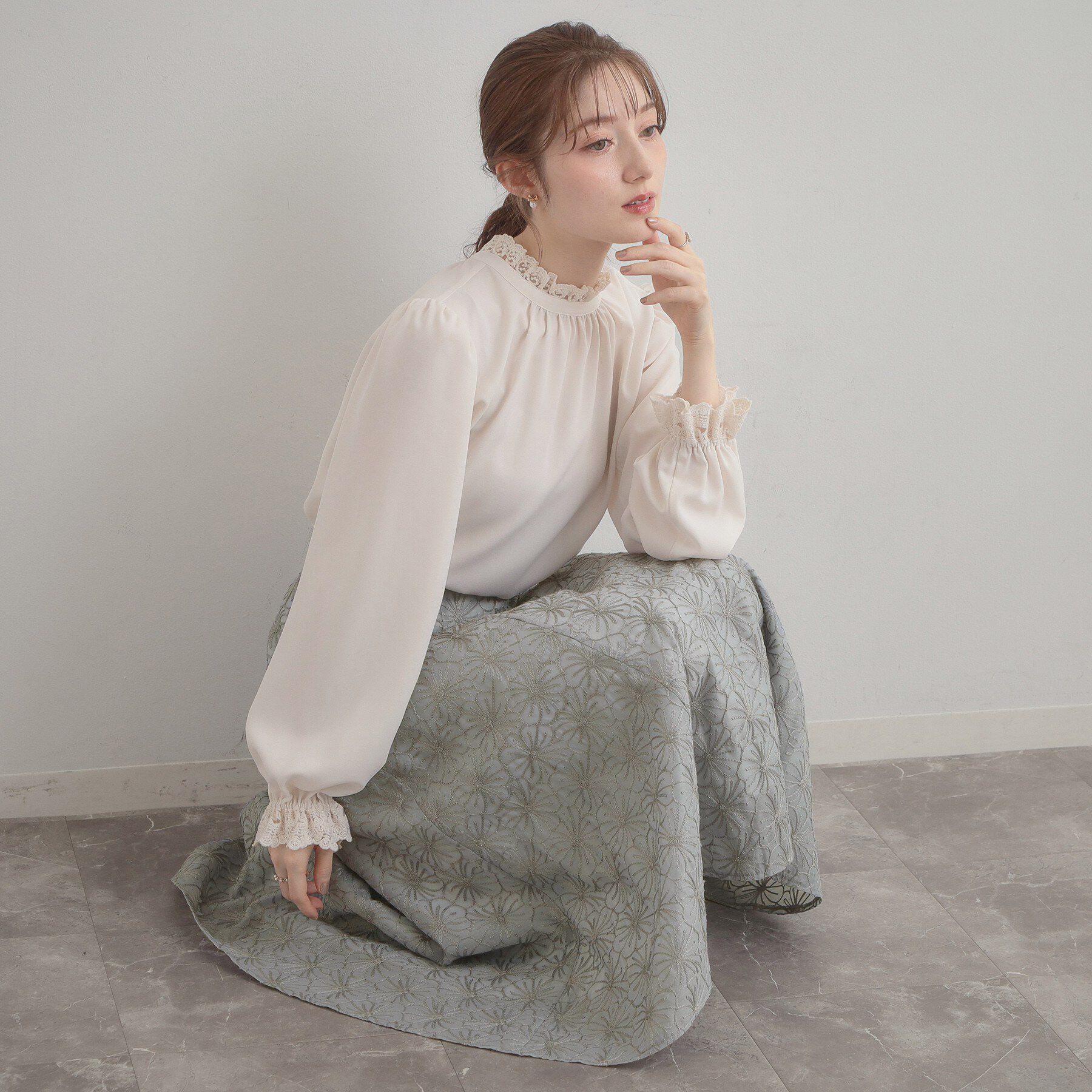 Couture broach「【洗える・着映え・通勤】フラワーエンブロスカート」|スカート|グレー(412)
