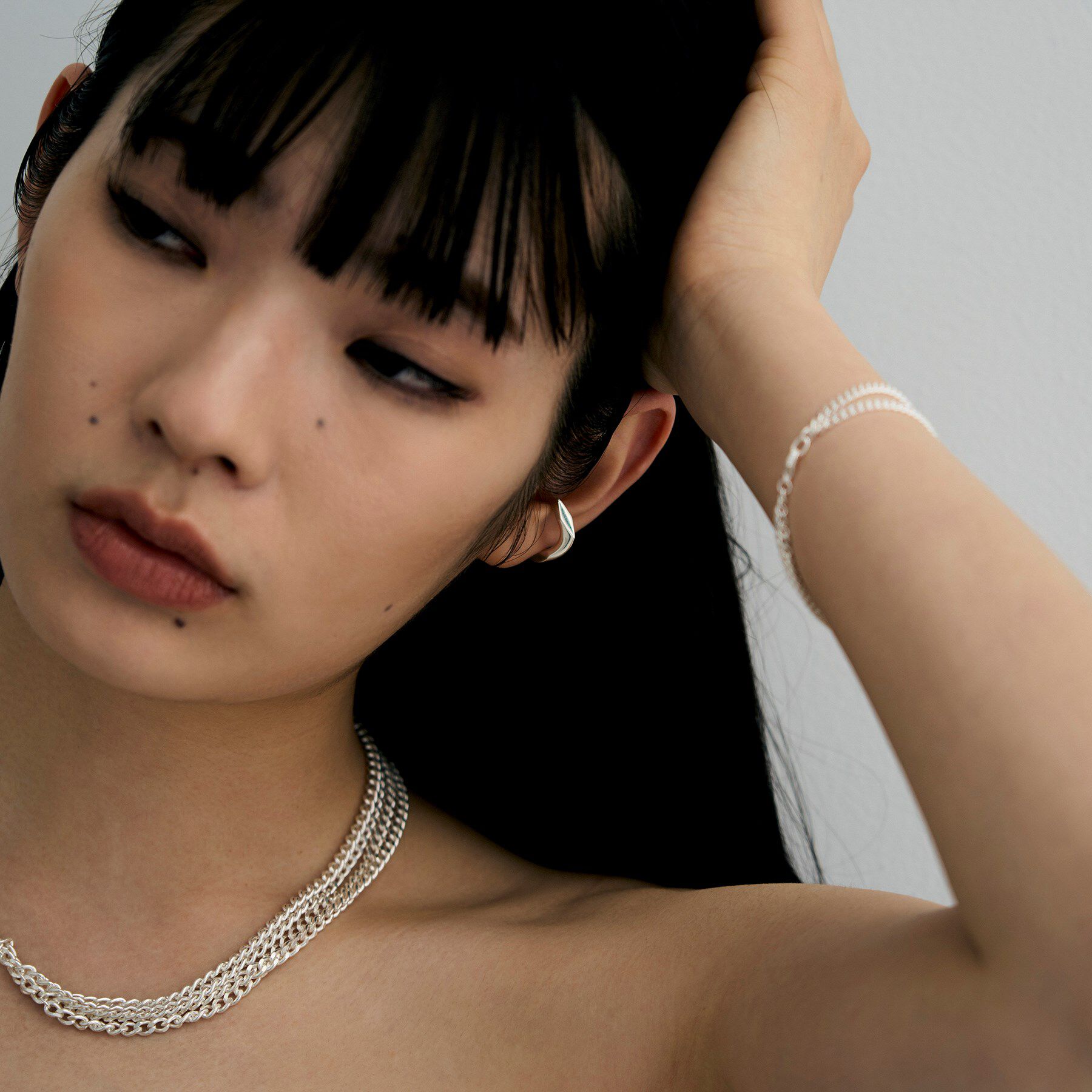 COCOSHNIK ONKITSCH「シルバー カーブチェーンモチーフイヤカフ」|イヤリング|