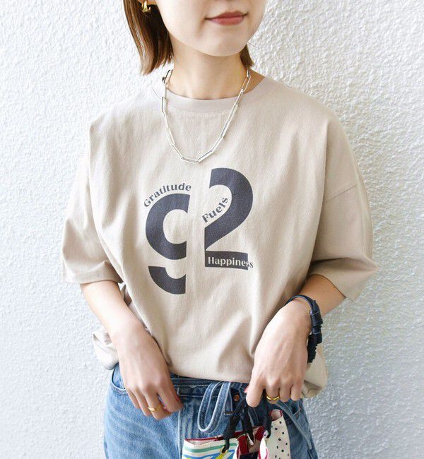 SHIPS for women「【SHIPS別注】81BRANCA:ロゴ 5分袖 TEE」|Tシャツ・カットソー|ベージュ