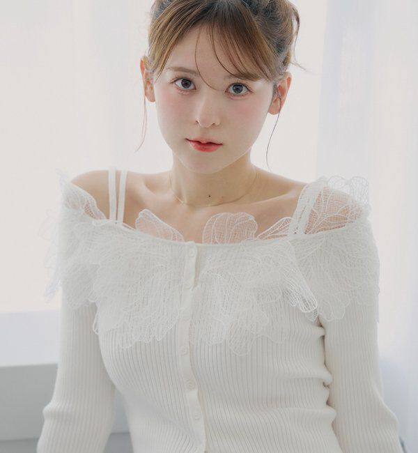  「【SALON by Chico】フラワーレースオフショルリブデザインニット」|カーディガン|