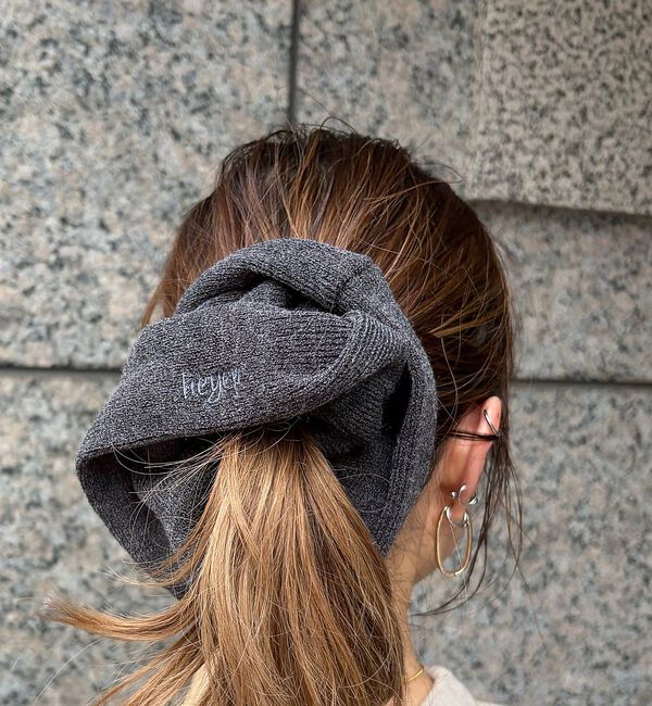 Rouge vif「【heyep／ヘイップ】ニットロゴシュシュ KNIT LOGO SCRUNCHI」|ヘアバンド|
