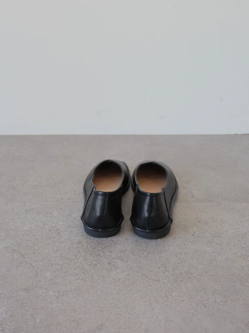  「【WEB限定】ふっくらクッションアウトステッチフラットシューズ」|パンプス|