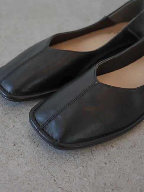  「【WEB限定】ふっくらクッションアウトステッチフラットシューズ」|パンプス|