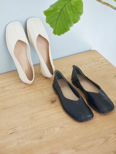  「【WEB限定】ふっくらクッションアウトステッチフラットシューズ」|パンプス|