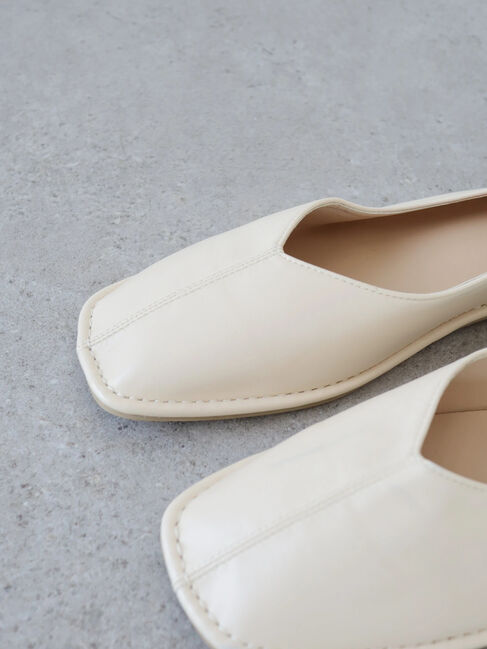  「【WEB限定】ふっくらクッションアウトステッチフラットシューズ」|パンプス|