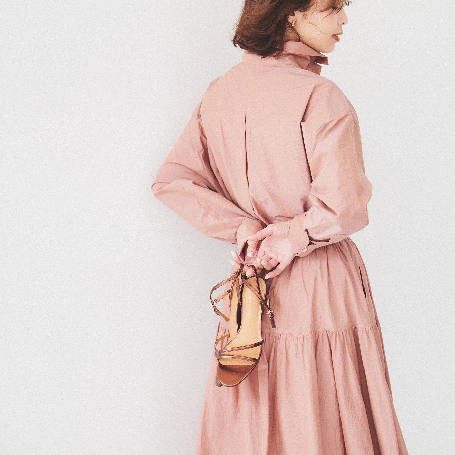 UNTITLED「シャイニーナローサンダル」|サンダル|