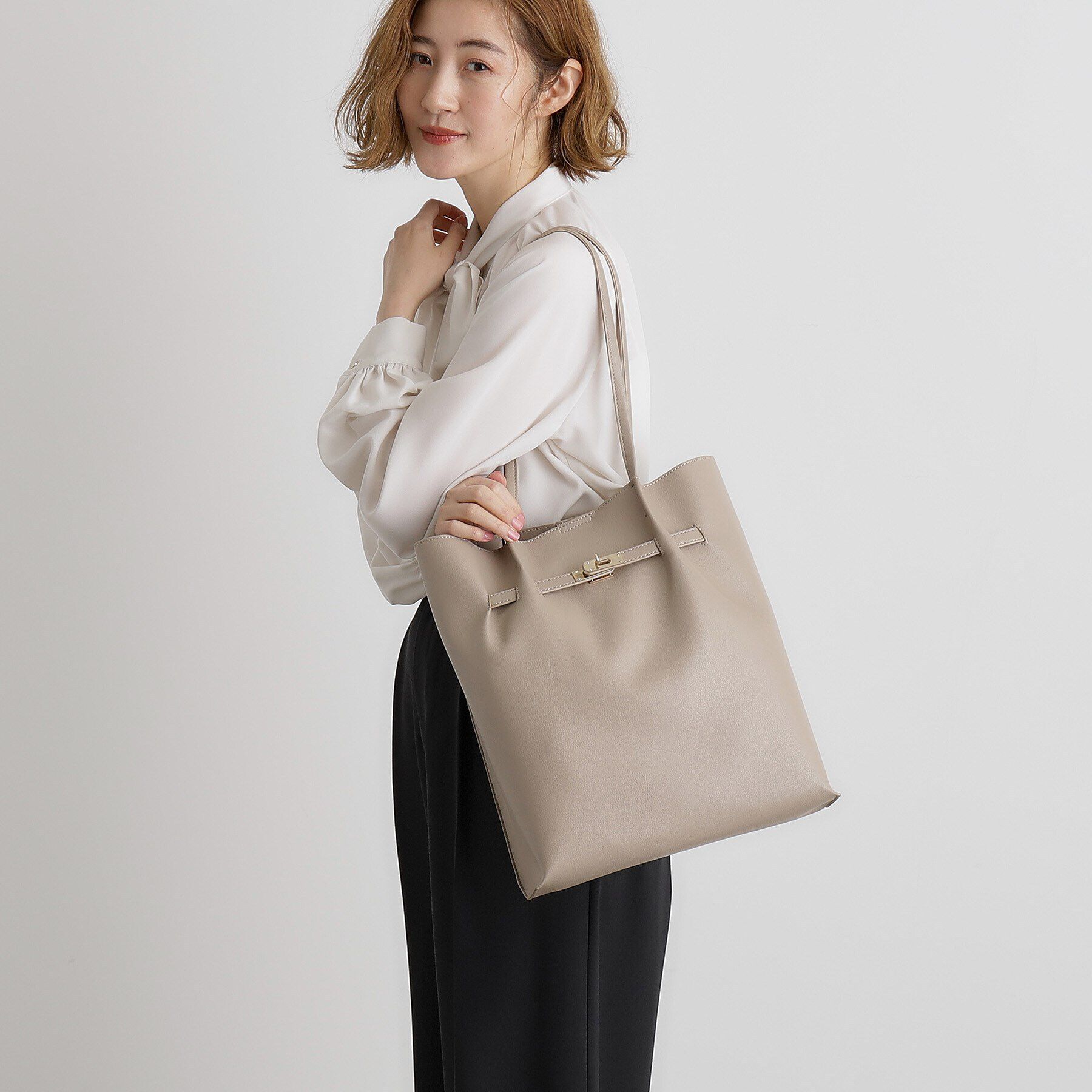 grove「【A4】ベルトタックハンドルトート」|トートバッグ|