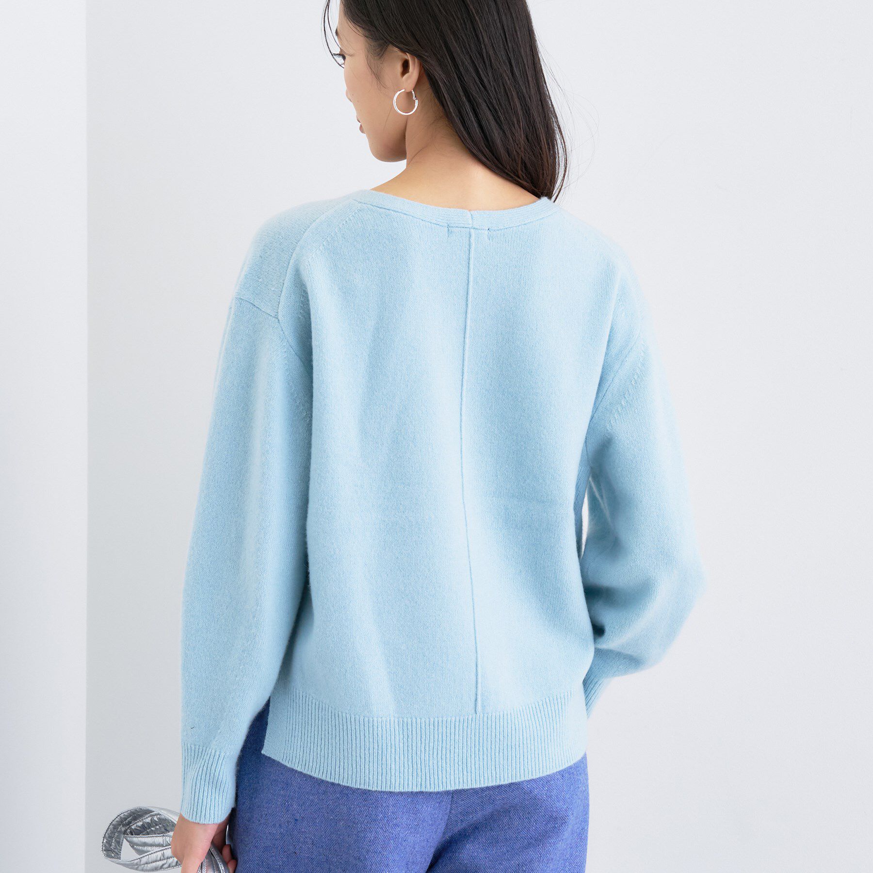 INDIVI「【洗える／カシミヤ混】ミドルゲージVネックニット」|ニット・セーター|