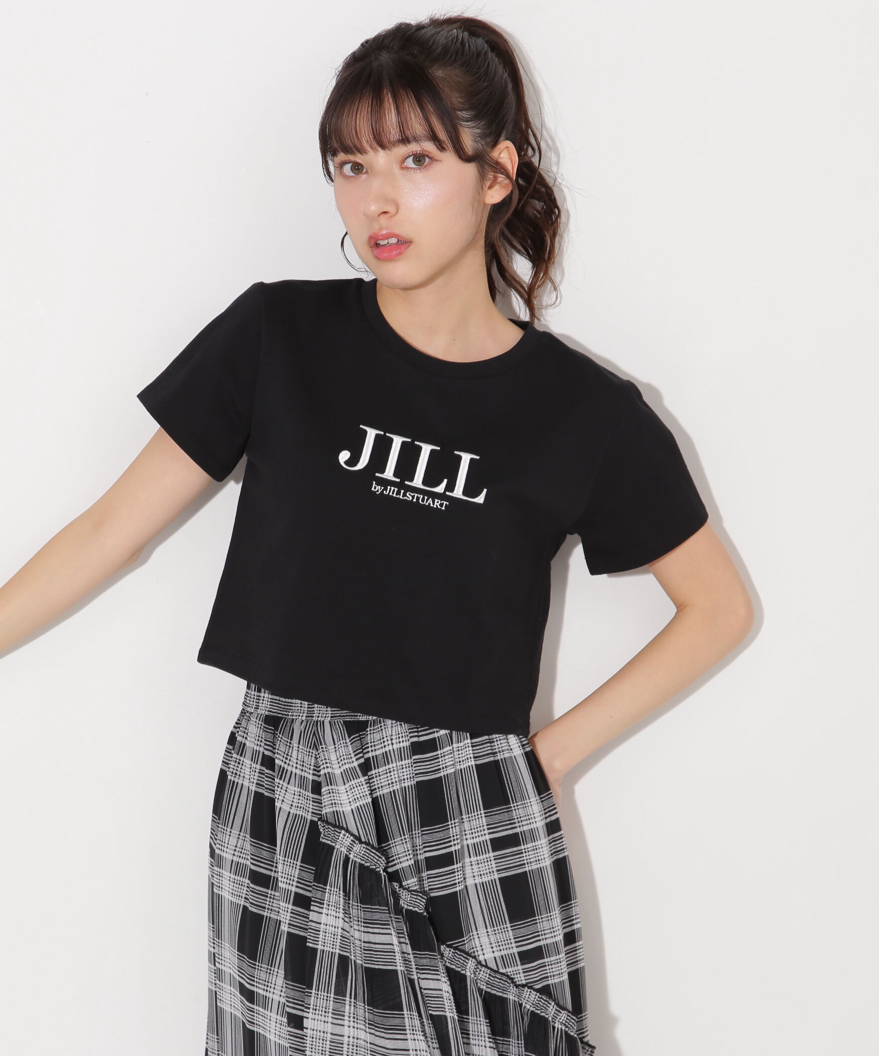  「ショート丈刺繍ロゴTシャツオーガニックコットン」|Tシャツ・カットソー|