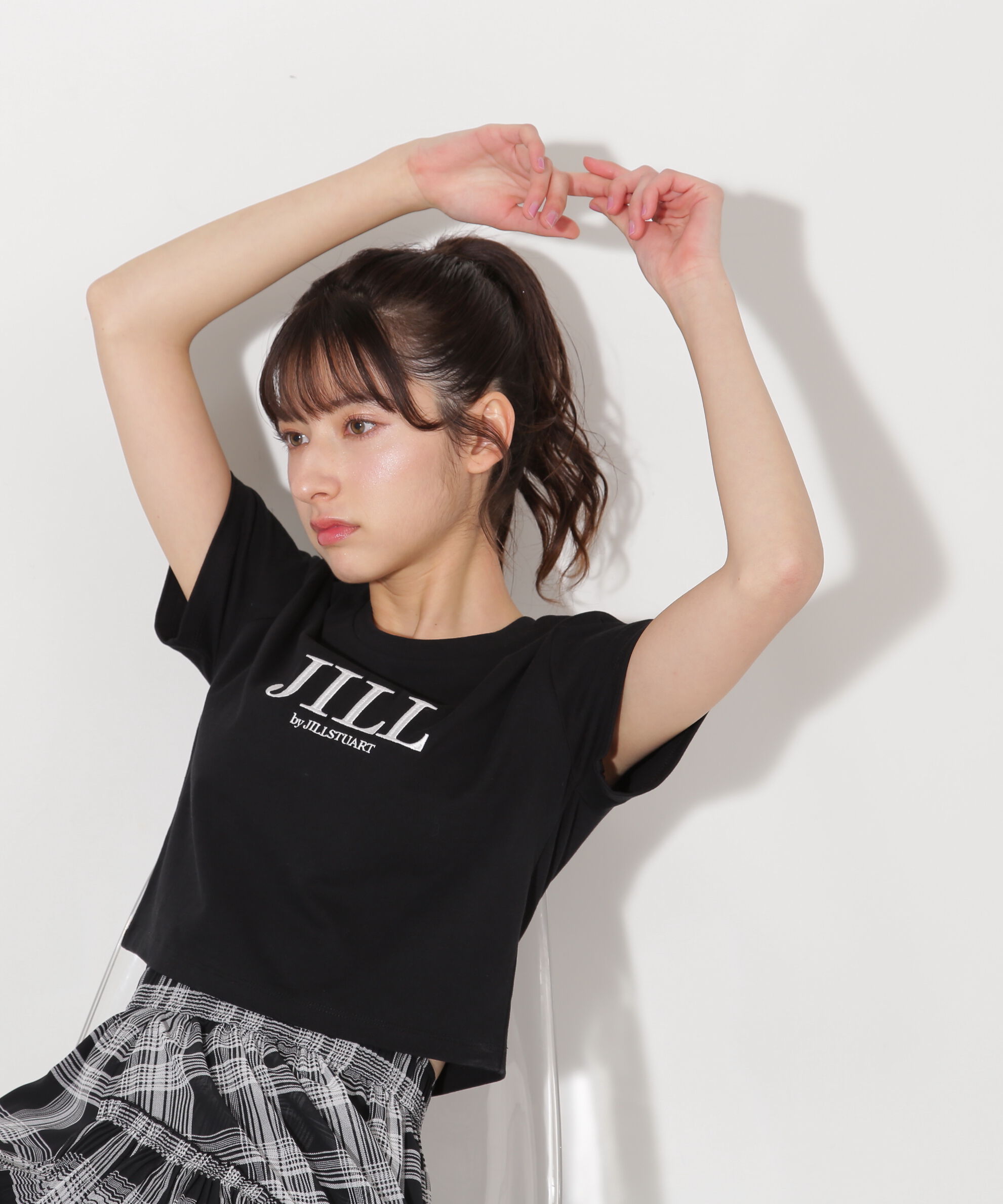  「ショート丈刺繍ロゴTシャツオーガニックコットン」|Tシャツ・カットソー|