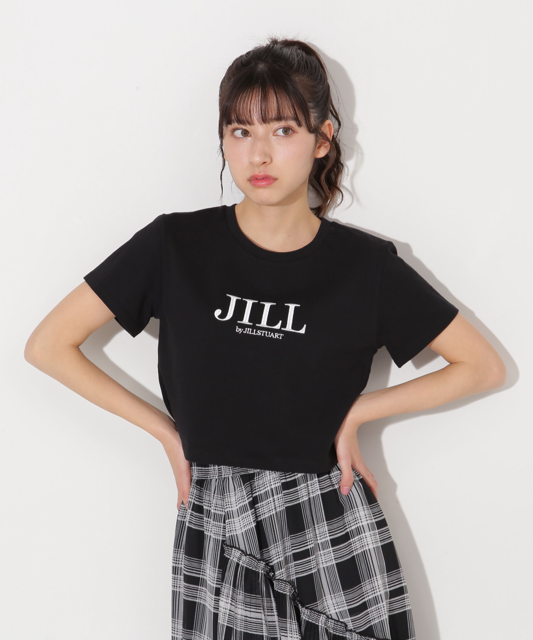  「ショート丈刺繍ロゴTシャツオーガニックコットン」|Tシャツ・カットソー|