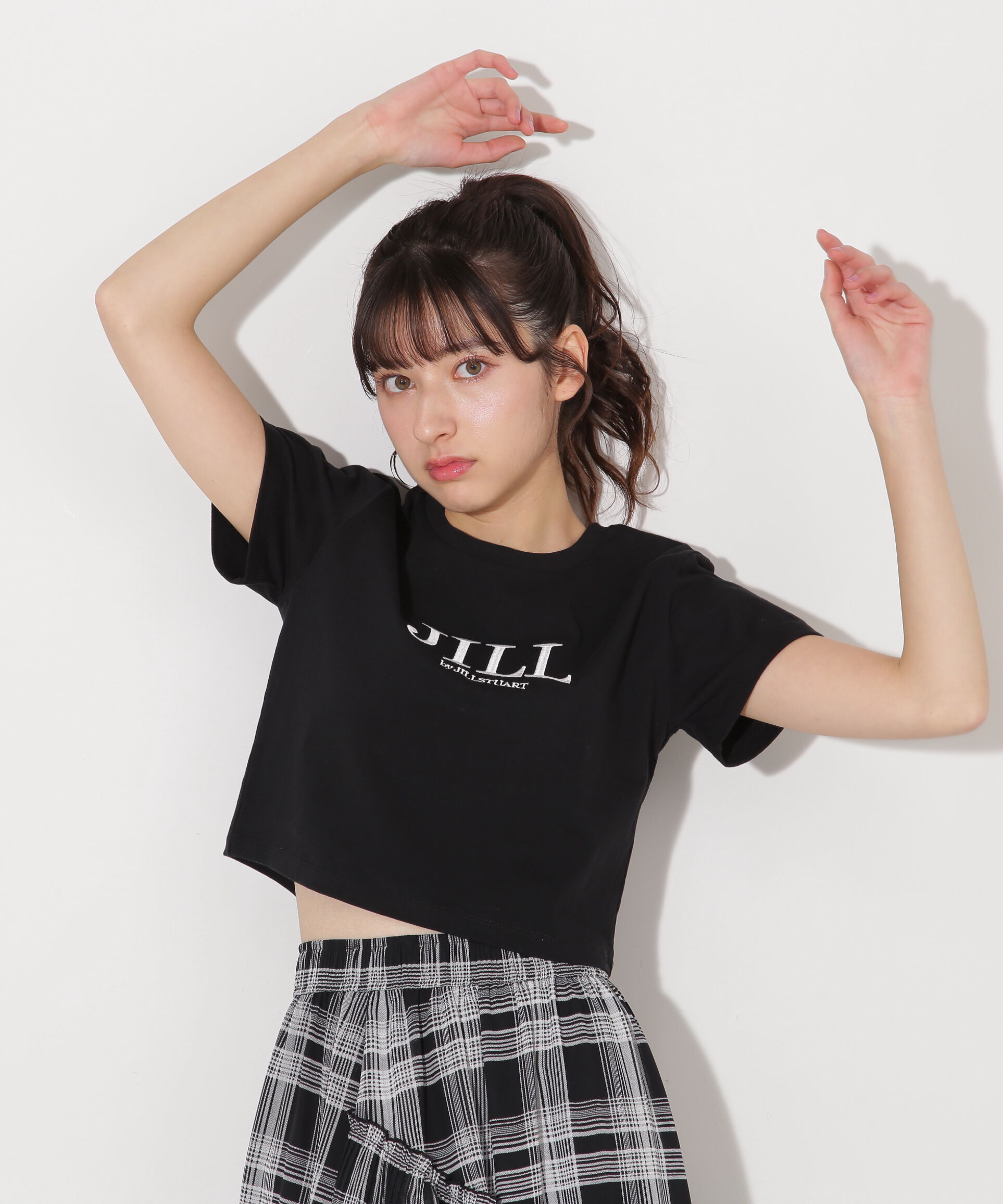  「ショート丈刺繍ロゴTシャツオーガニックコットン」|Tシャツ・カットソー|