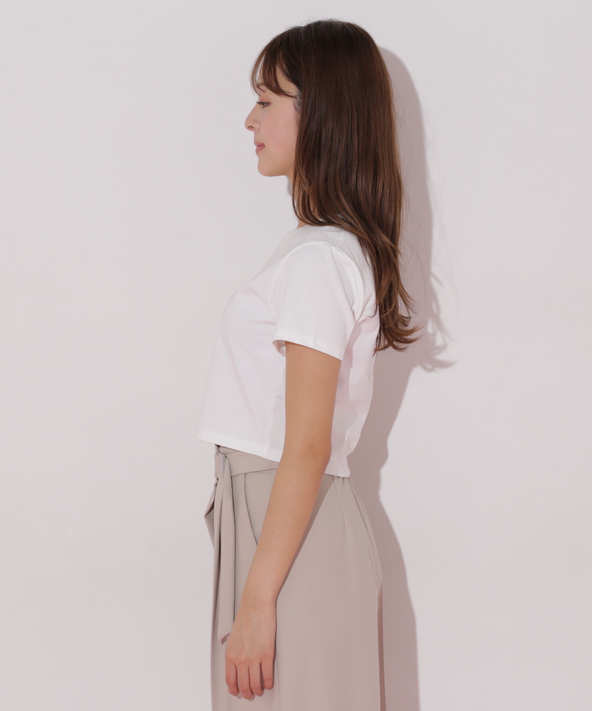  「ショート丈刺繍ロゴTシャツオーガニックコットン」|Tシャツ・カットソー|