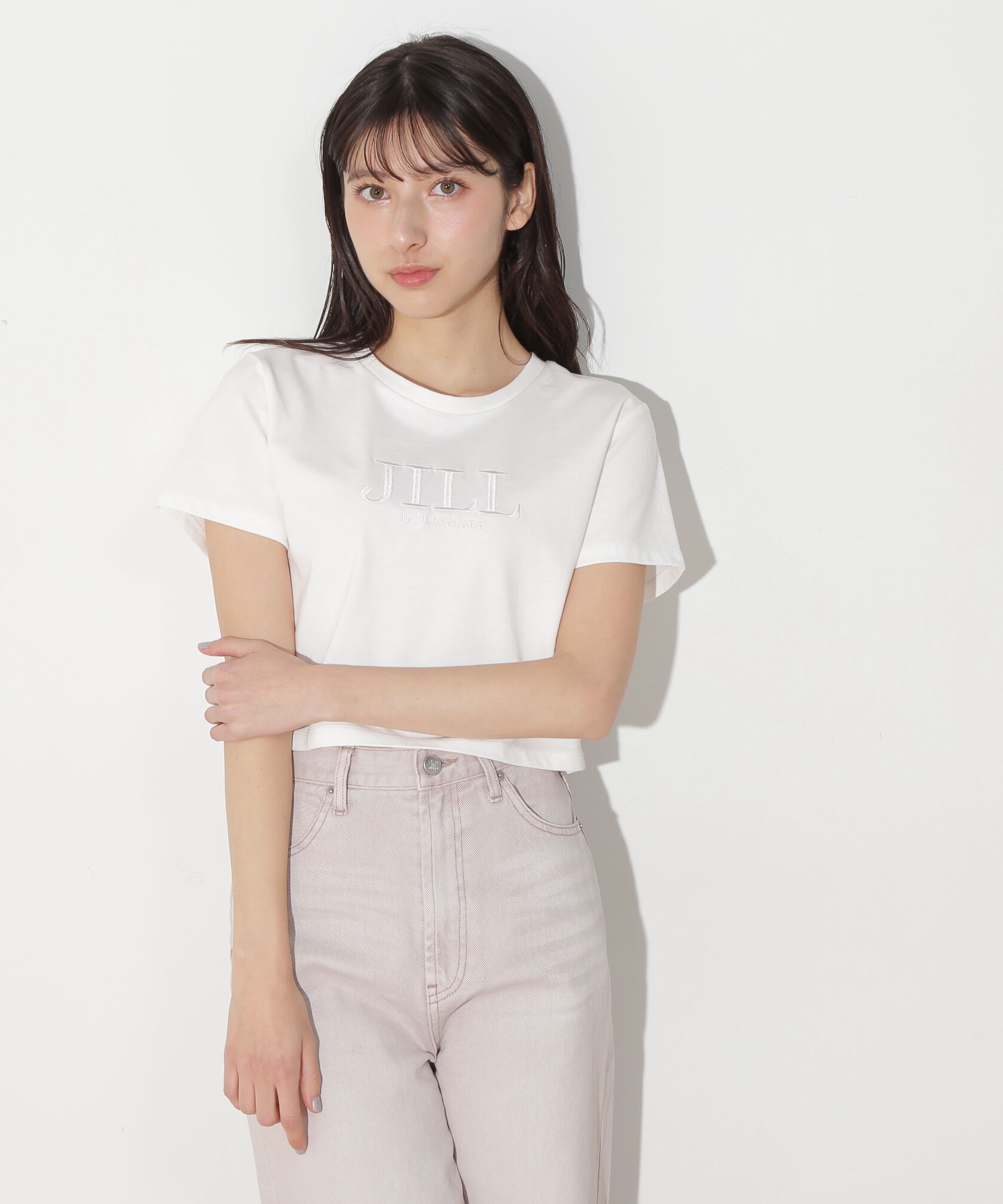  「ショート丈刺繍ロゴTシャツオーガニックコットン」|Tシャツ・カットソー|