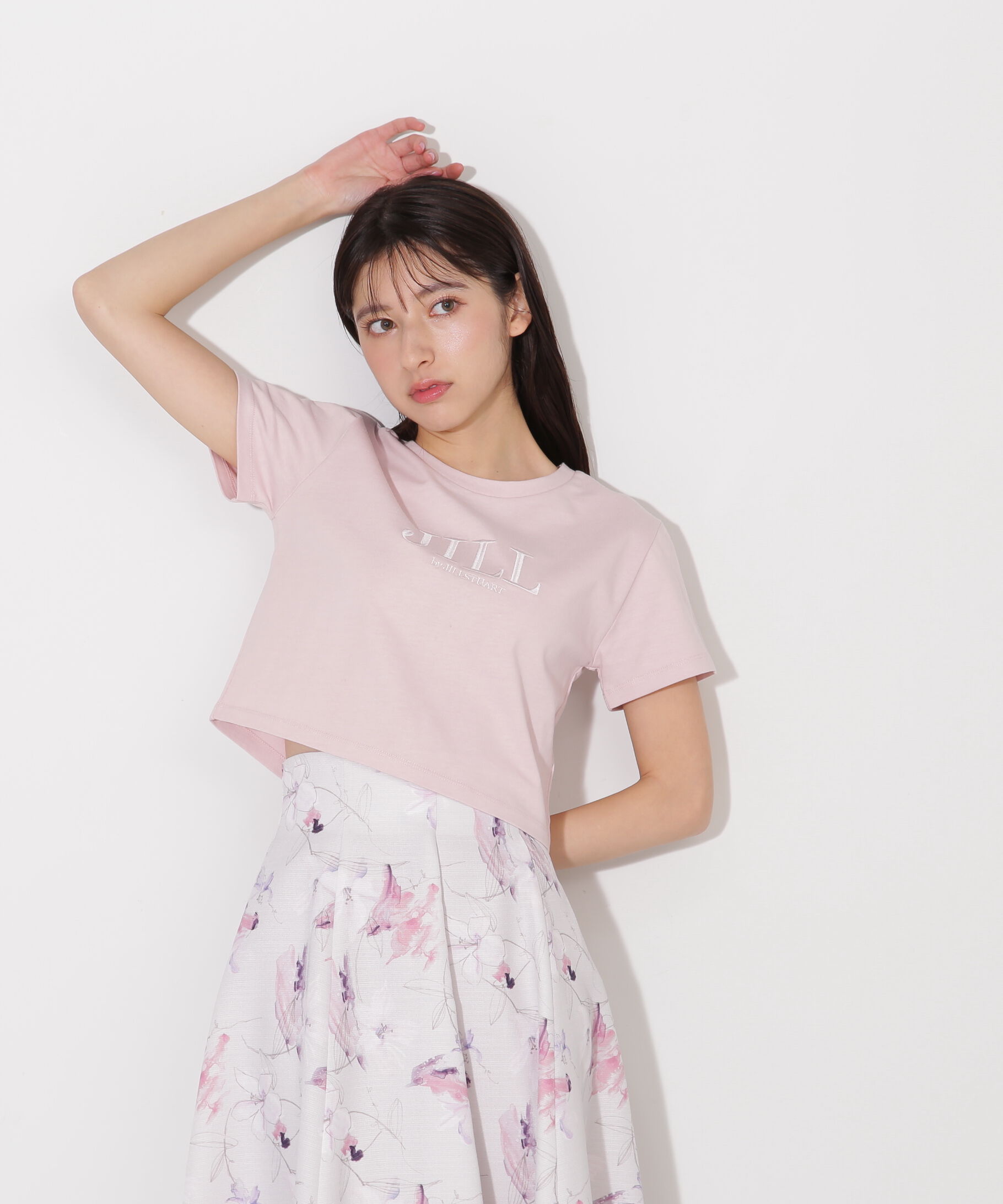  「ショート丈刺繍ロゴTシャツオーガニックコットン」|Tシャツ・カットソー|