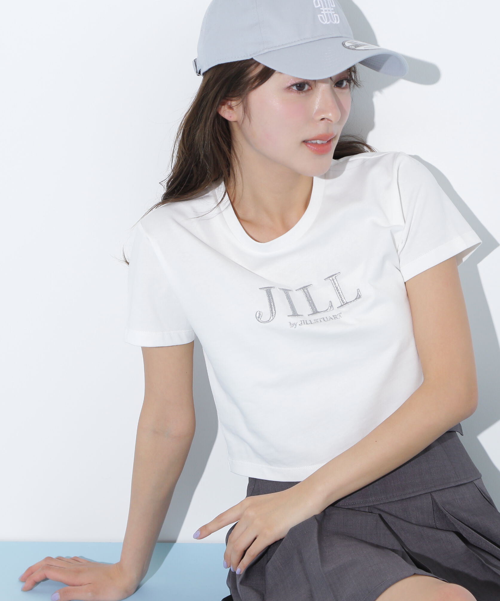  「ショート丈刺繍ロゴTシャツオーガニックコットン」|Tシャツ・カットソー|