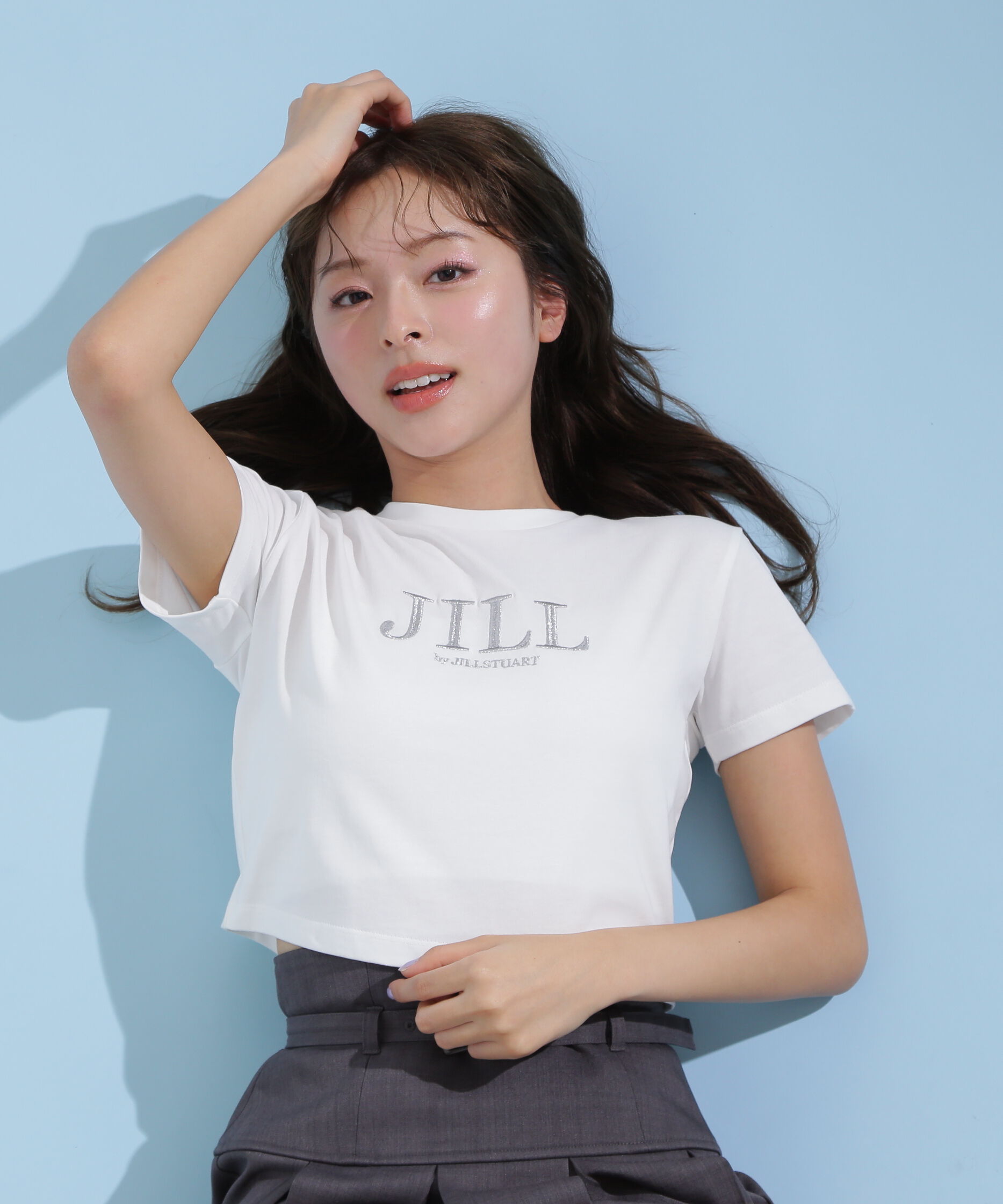  「ショート丈刺繍ロゴTシャツオーガニックコットン」|Tシャツ・カットソー|