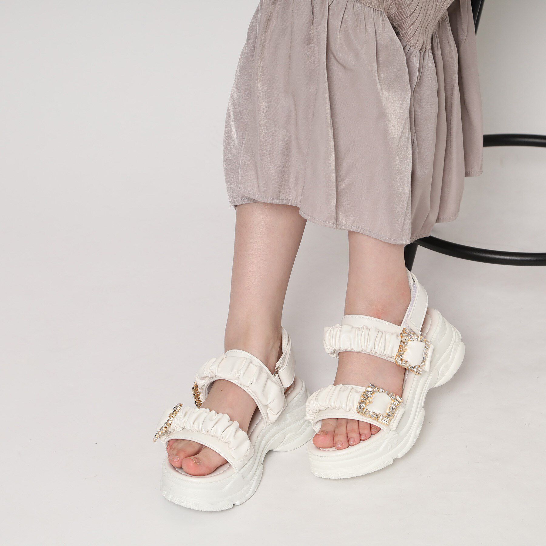 csT&P「厚底 ギャザーベルトビジューバックルサンダル」|サンダル|