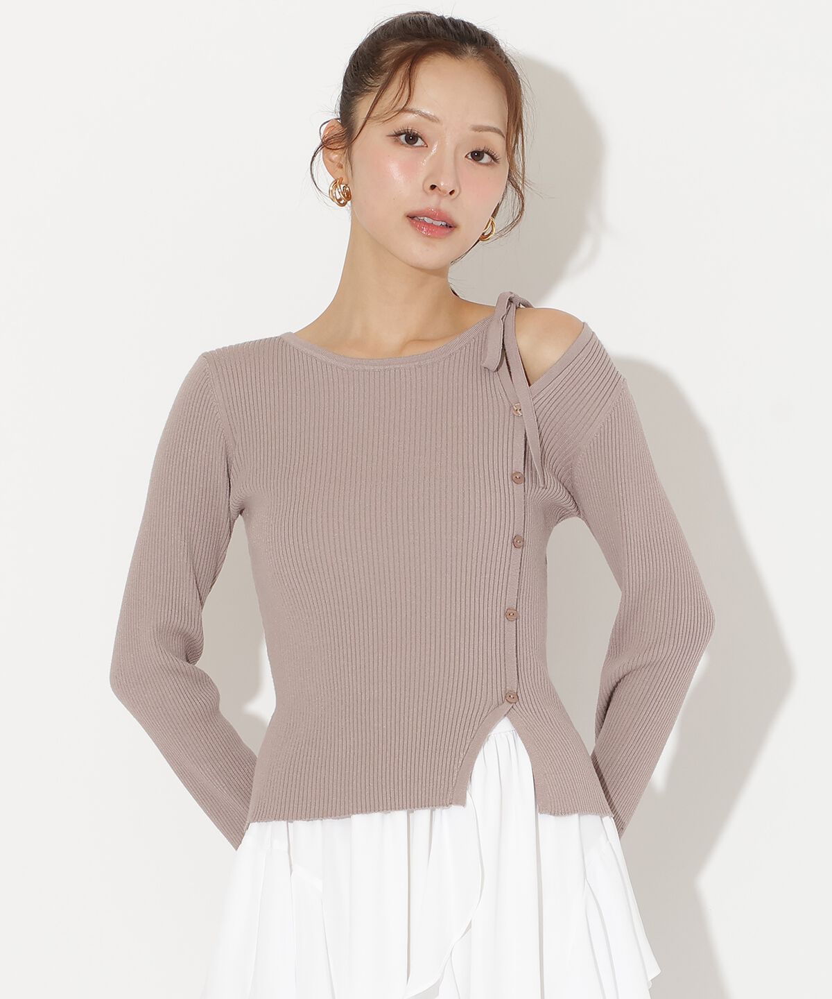 アンドクチュール「アシメリボンスリットプルオーバー」|ニット・セーター|