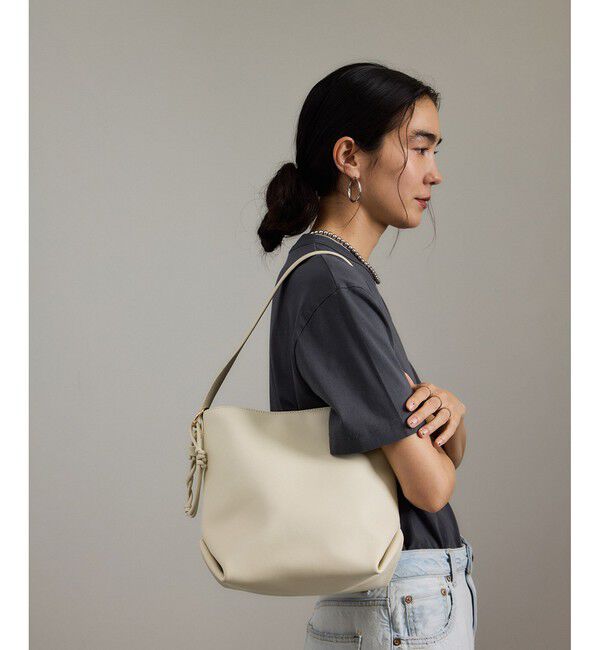 SALON adam et rope'「スプリットレザーミドルトートバッグ/バケットバッグ［WEB限定カラー/チャーム付き］」|ショルダー・メッセンジャー|