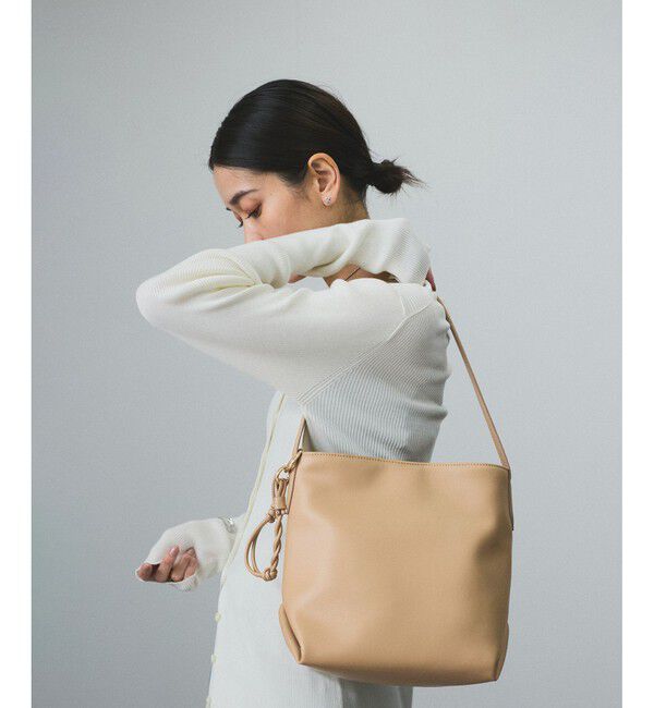 SALON adam et rope'「スプリットレザーミドルトートバッグ/バケットバッグ［WEB限定カラー/チャーム付き］」|ショルダー・メッセンジャー|