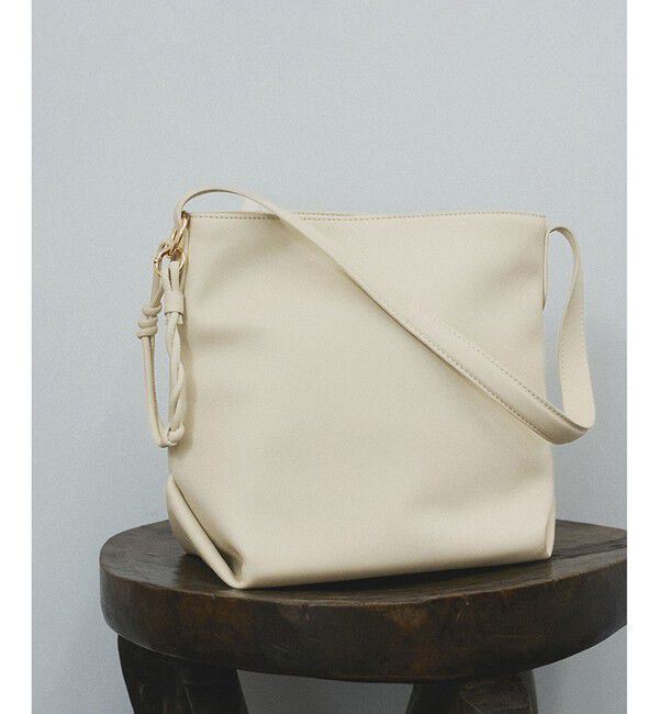 SALON adam et rope'「スプリットレザーミドルトートバッグ/バケットバッグ［WEB限定カラー/チャーム付き］」|ショルダー・メッセンジャー|オフホワイト(15)