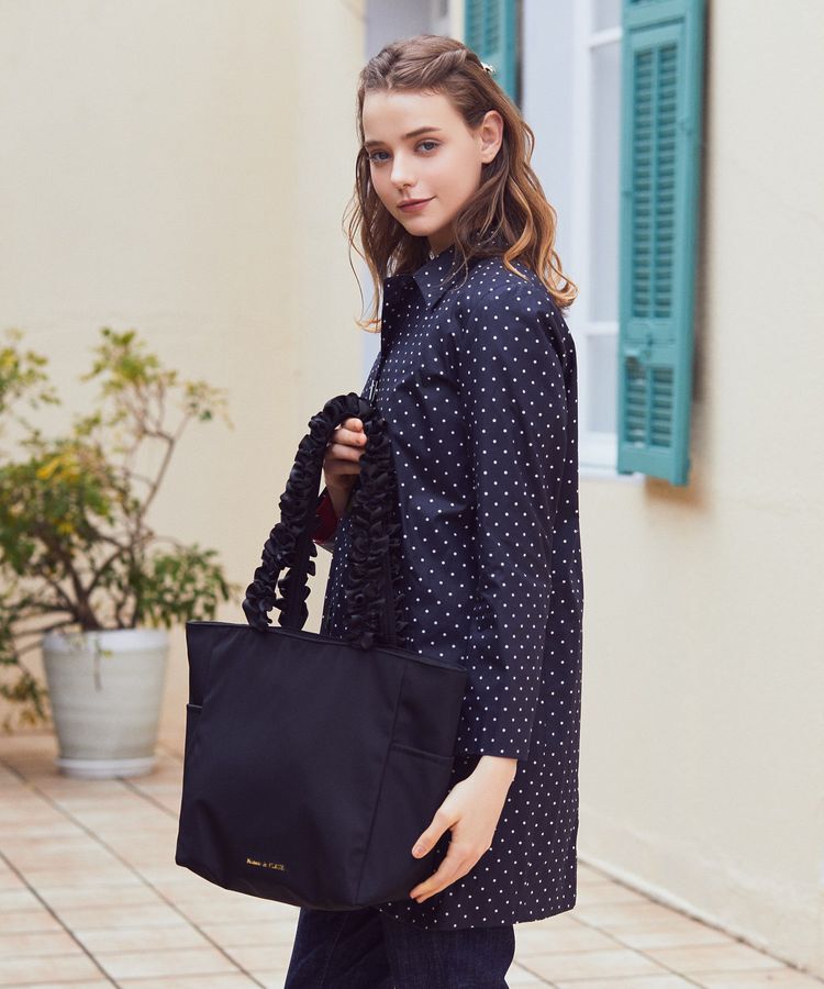 Maison de FLEUR「撥水加工フリルハンドルバッグ」|トートバッグ|ブラック