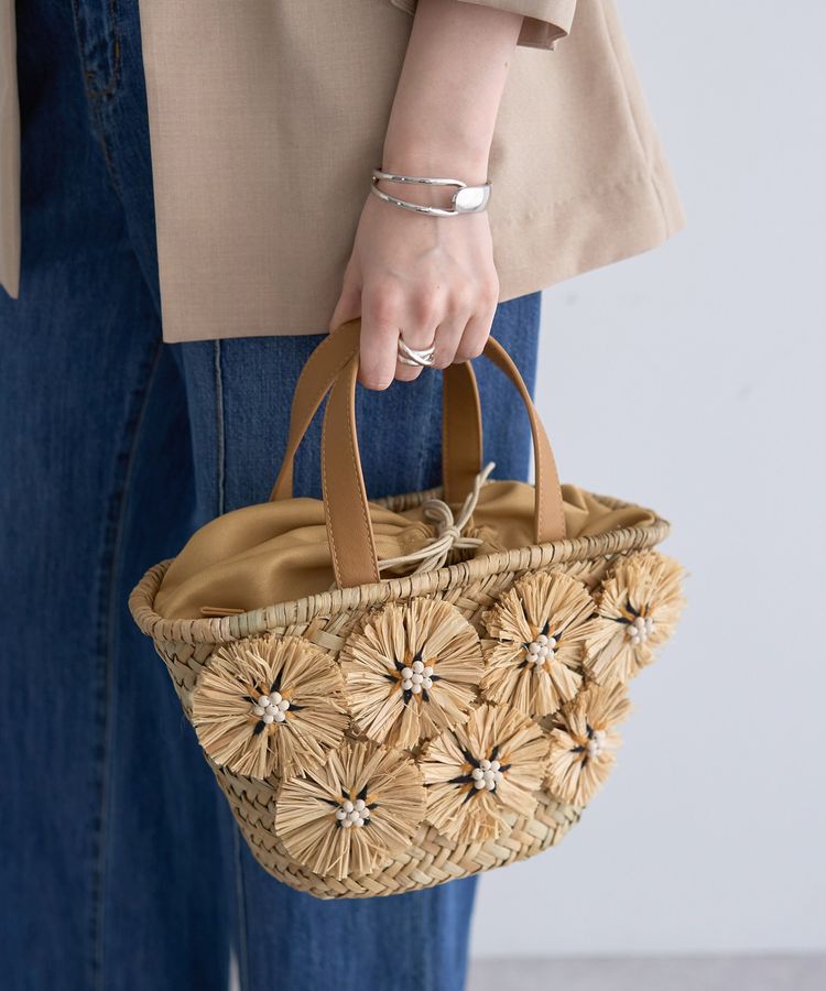 YECCA VECCA「【cache cache】ラフィアフラワー付カゴバッグ」|その他|Beige